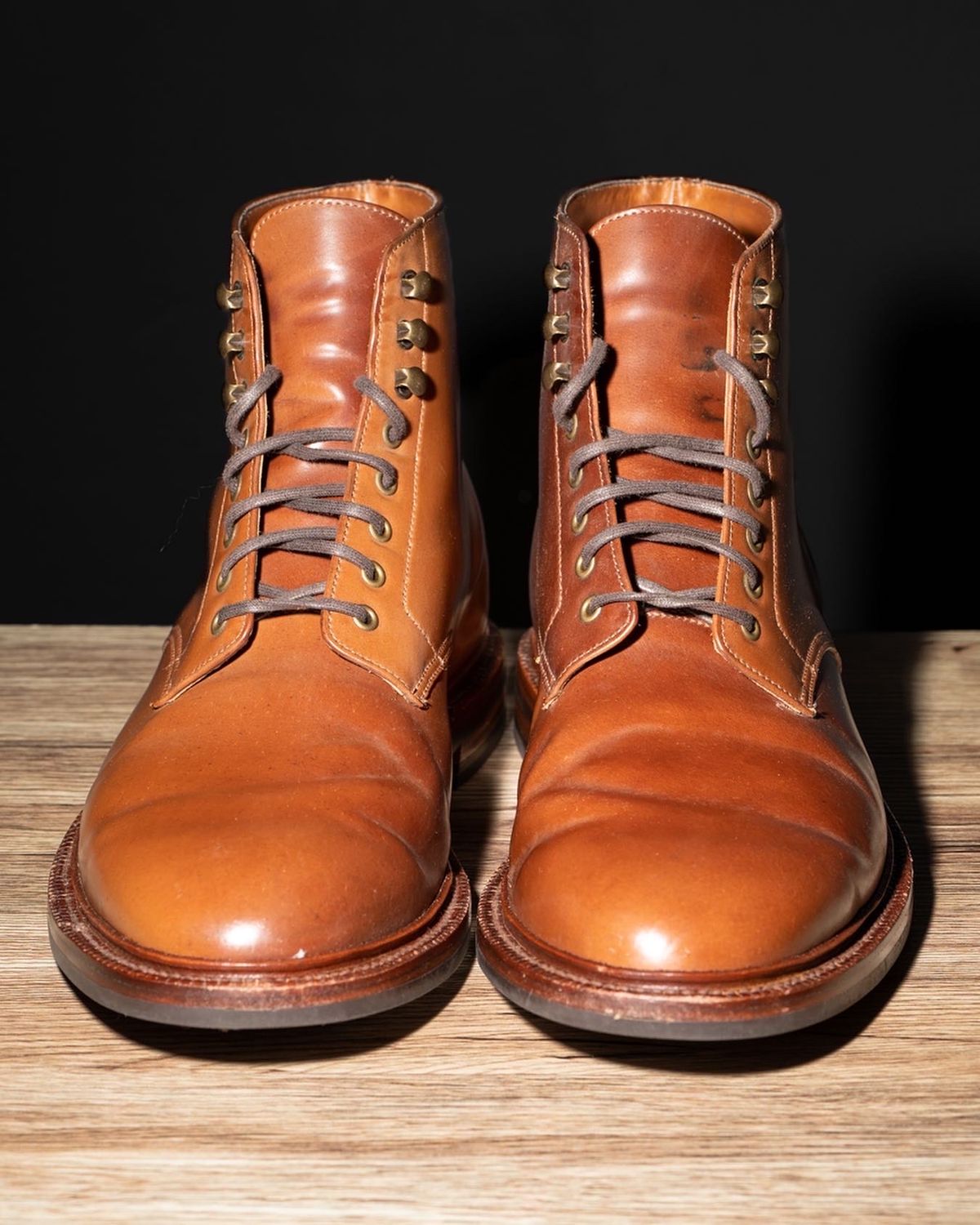 Photo by heritage_by_niels on November 2, 2022 of the Grant Stone Edward Boot in Horween Honey Glazed Shell Cordovan.
