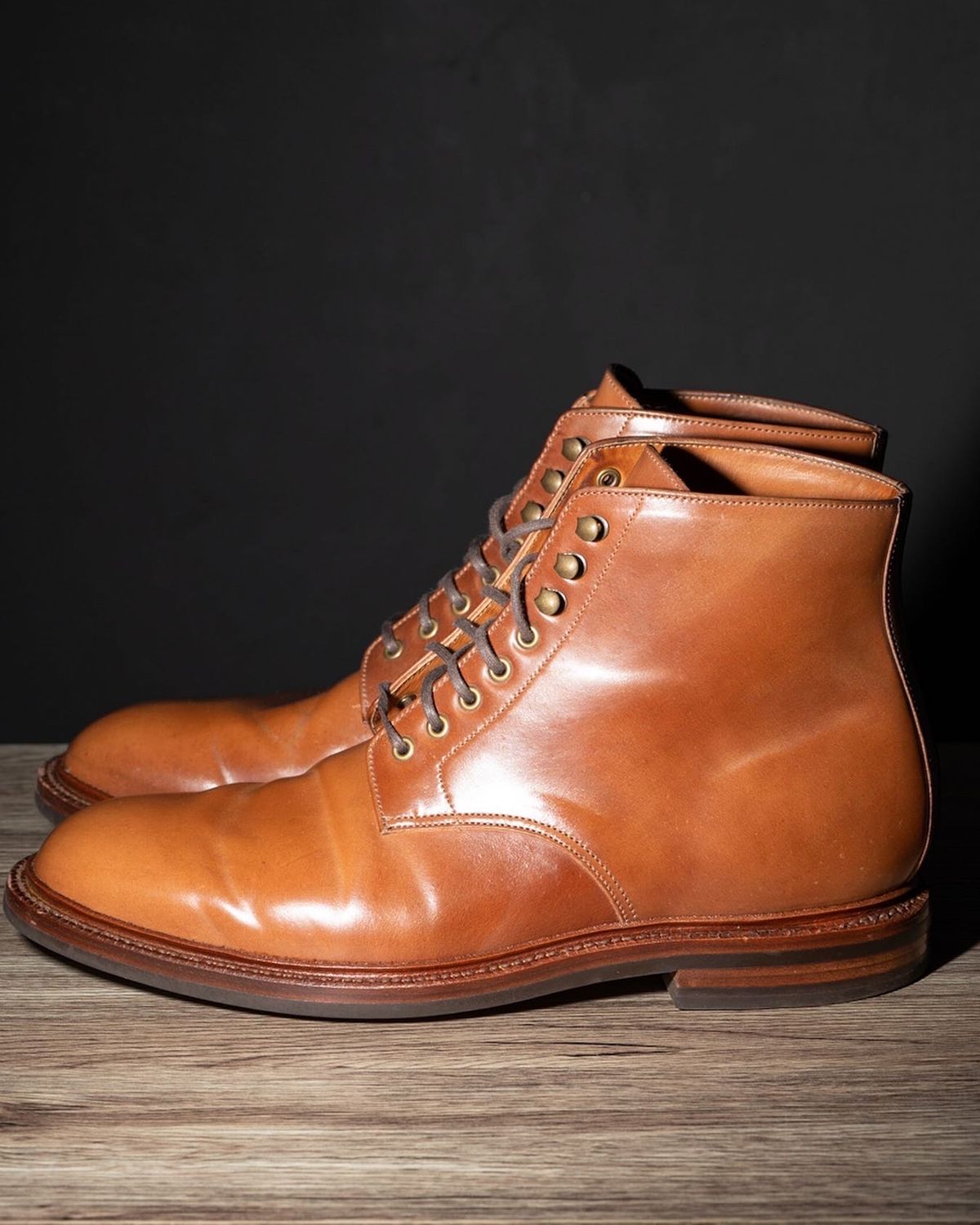 Photo by heritage_by_niels on November 2, 2022 of the Grant Stone Edward Boot in Horween Honey Glazed Shell Cordovan.
