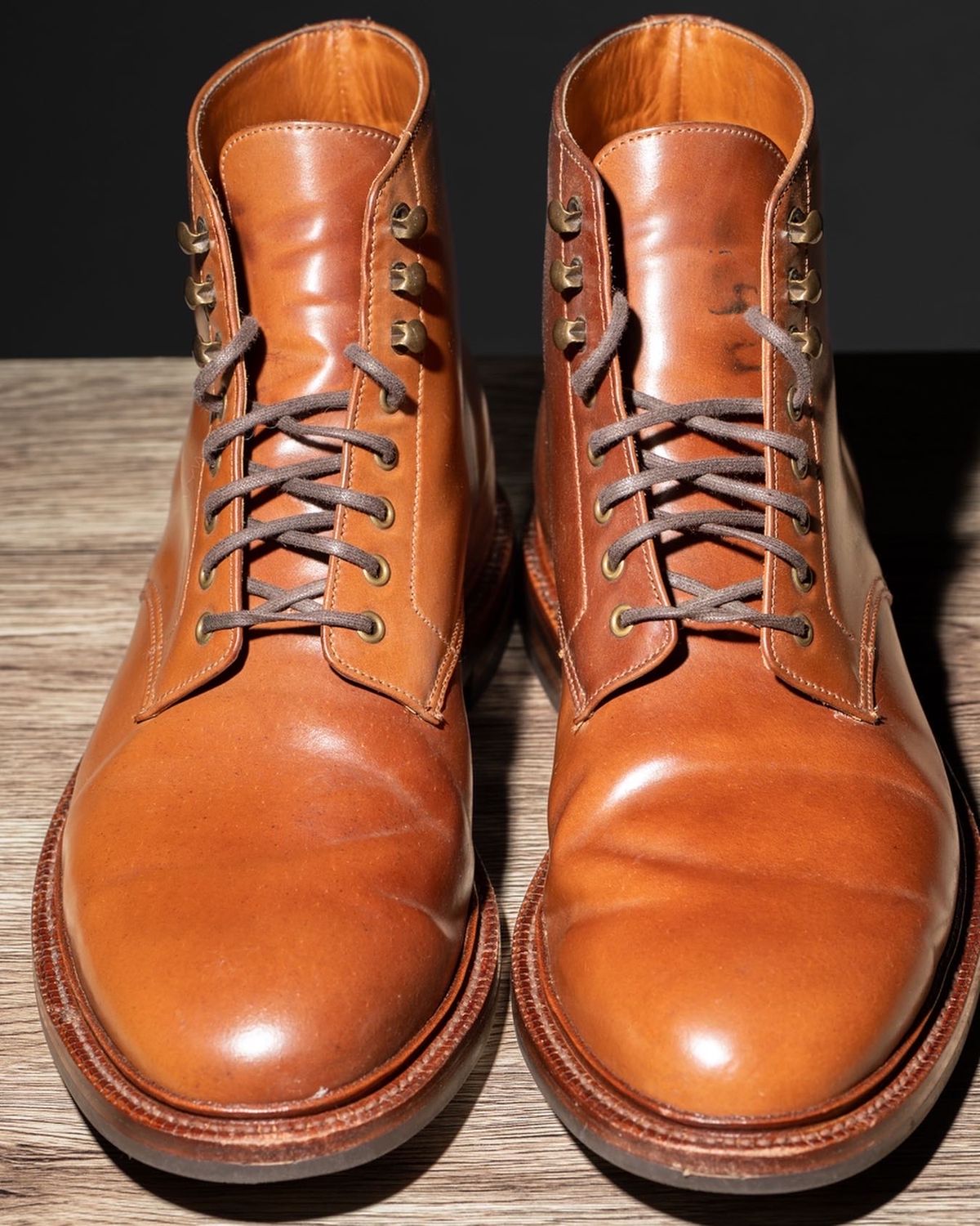 Photo by heritage_by_niels on November 2, 2022 of the Grant Stone Edward Boot in Horween Honey Glazed Shell Cordovan.