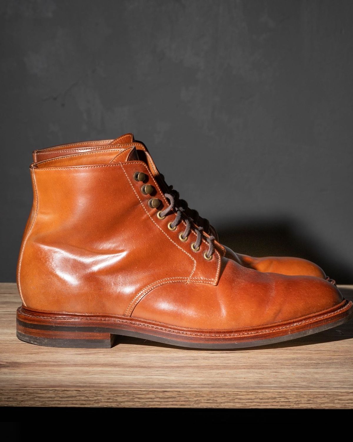 Photo by heritage_by_niels on January 1, 2023 of the Grant Stone Edward Boot in Horween Honey Glazed Shell Cordovan.