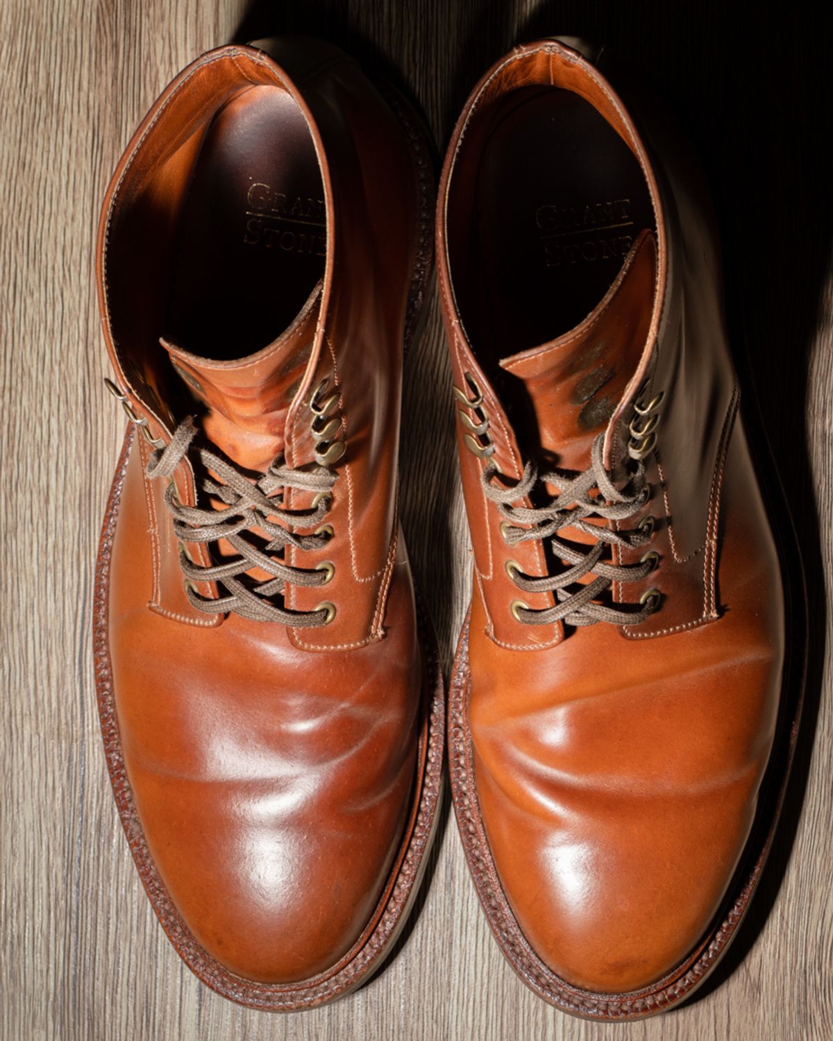 Photo by heritage_by_niels on March 1, 2023 of the Grant Stone Edward Boot in Horween Honey Glazed Shell Cordovan.