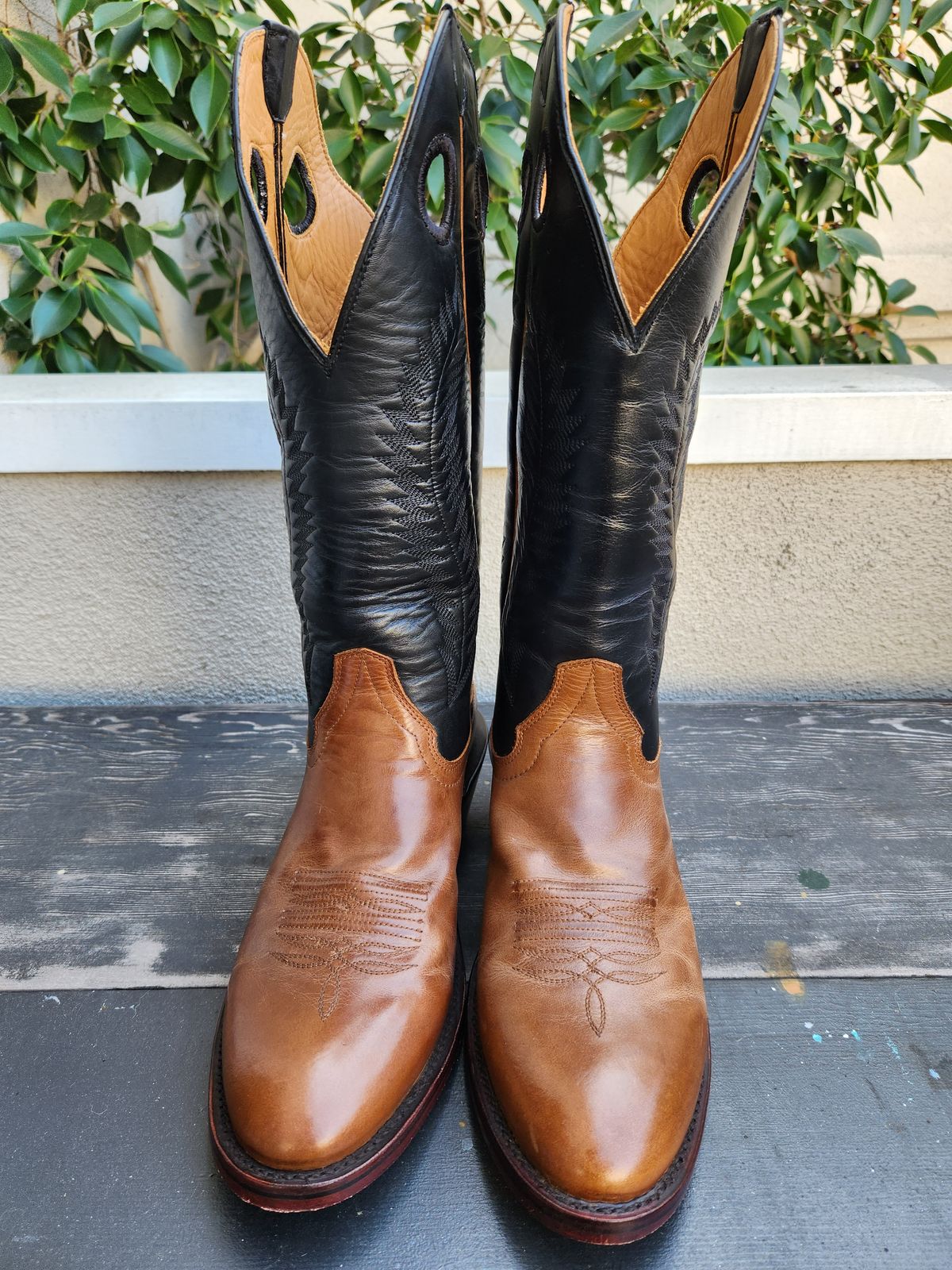 Photo by denimhound on October 1, 2023 of the Drew's Boots The Trevor in Unknown Leather.