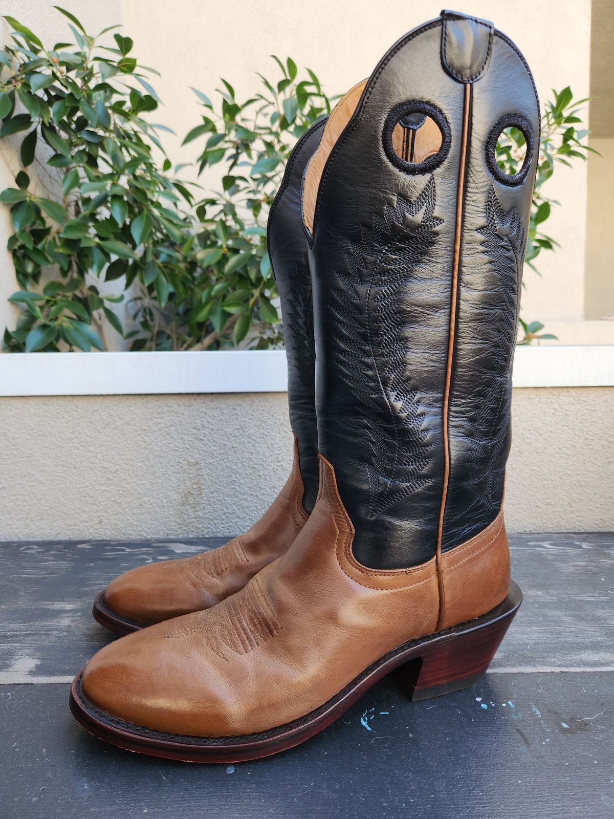 Photo by denimhound on October 1, 2023 of the Drew's Boots The Trevor in Unknown Leather.