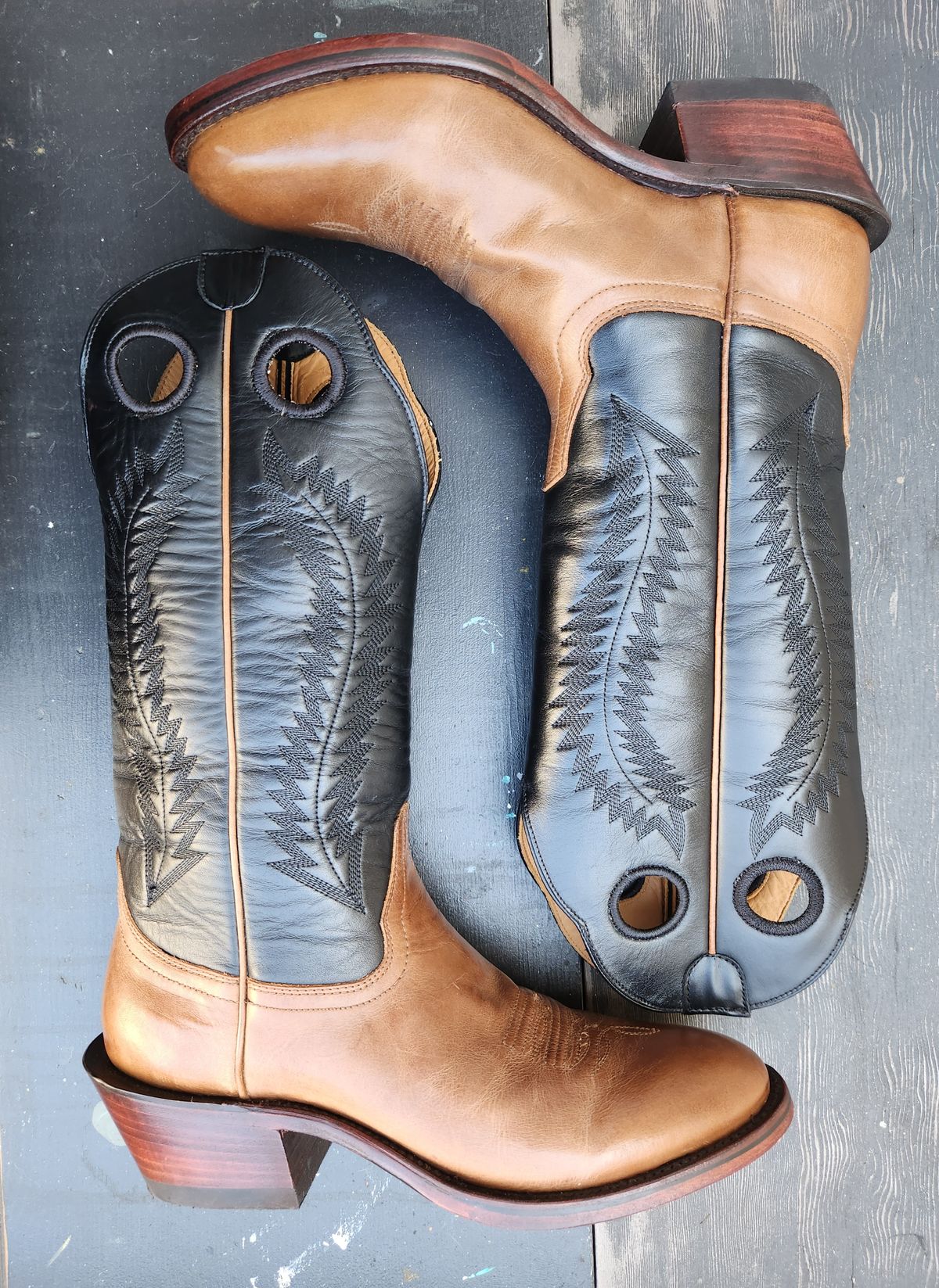 Photo by denimhound on October 1, 2023 of the Drew's Boots The Trevor in Unknown Leather.