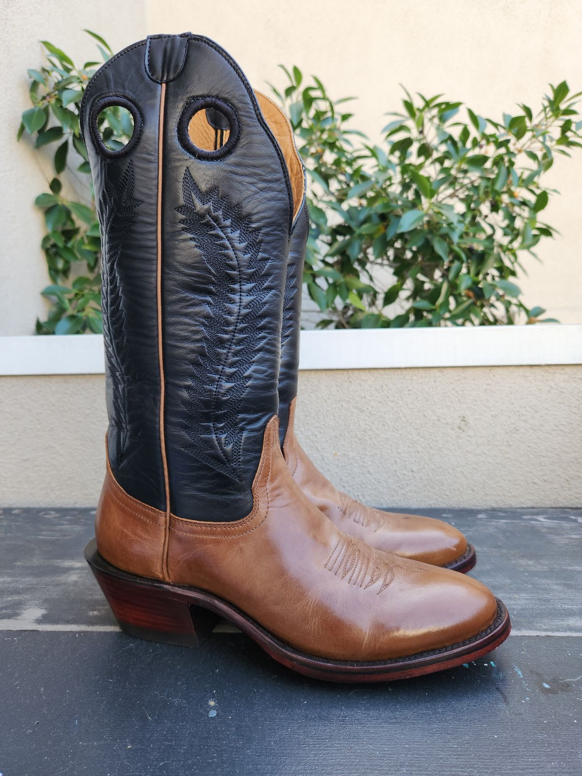 Photo by denimhound on October 1, 2023 of the Drew's Boots The Trevor in Unknown Leather.