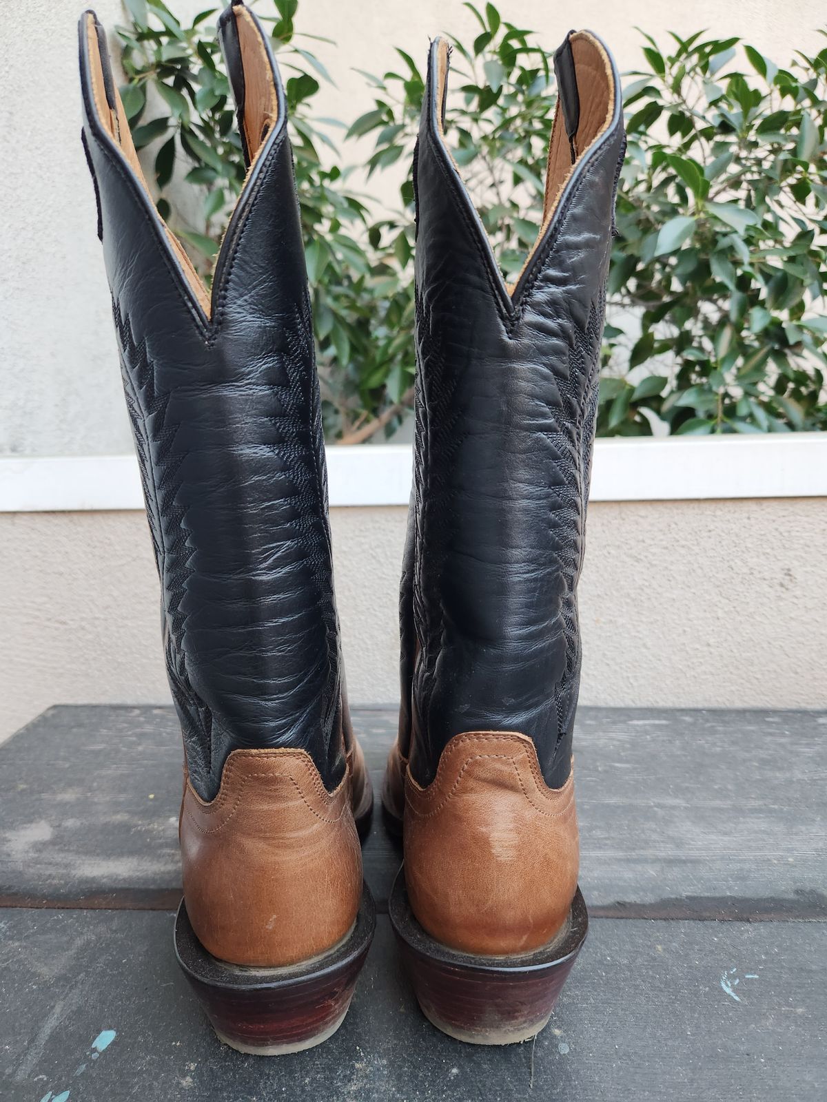 Photo by denimhound on November 6, 2023 of the Drew's Boots The Trevor in Unknown Leather.