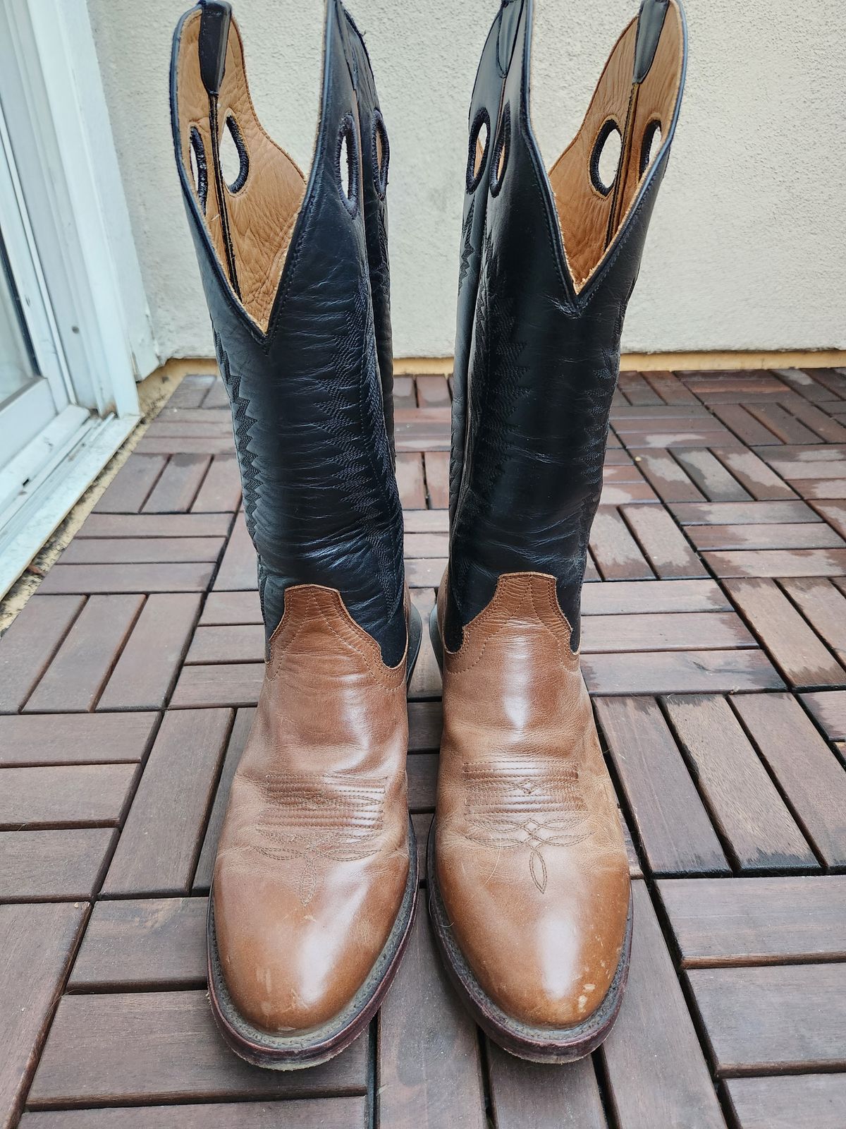 Photo by denimhound on December 5, 2023 of the Drew's Boots The Trevor in Unknown Leather.