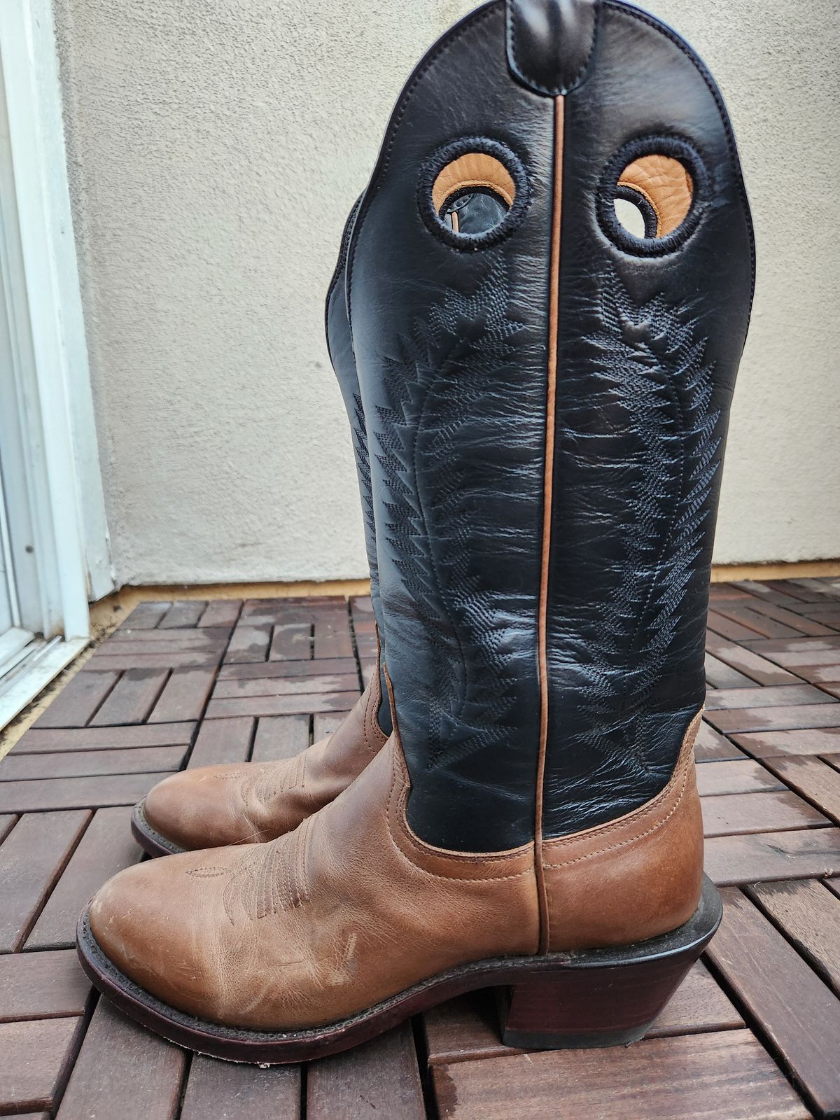 Photo by denimhound on December 5, 2023 of the Drew's Boots The Trevor in Unknown Leather.