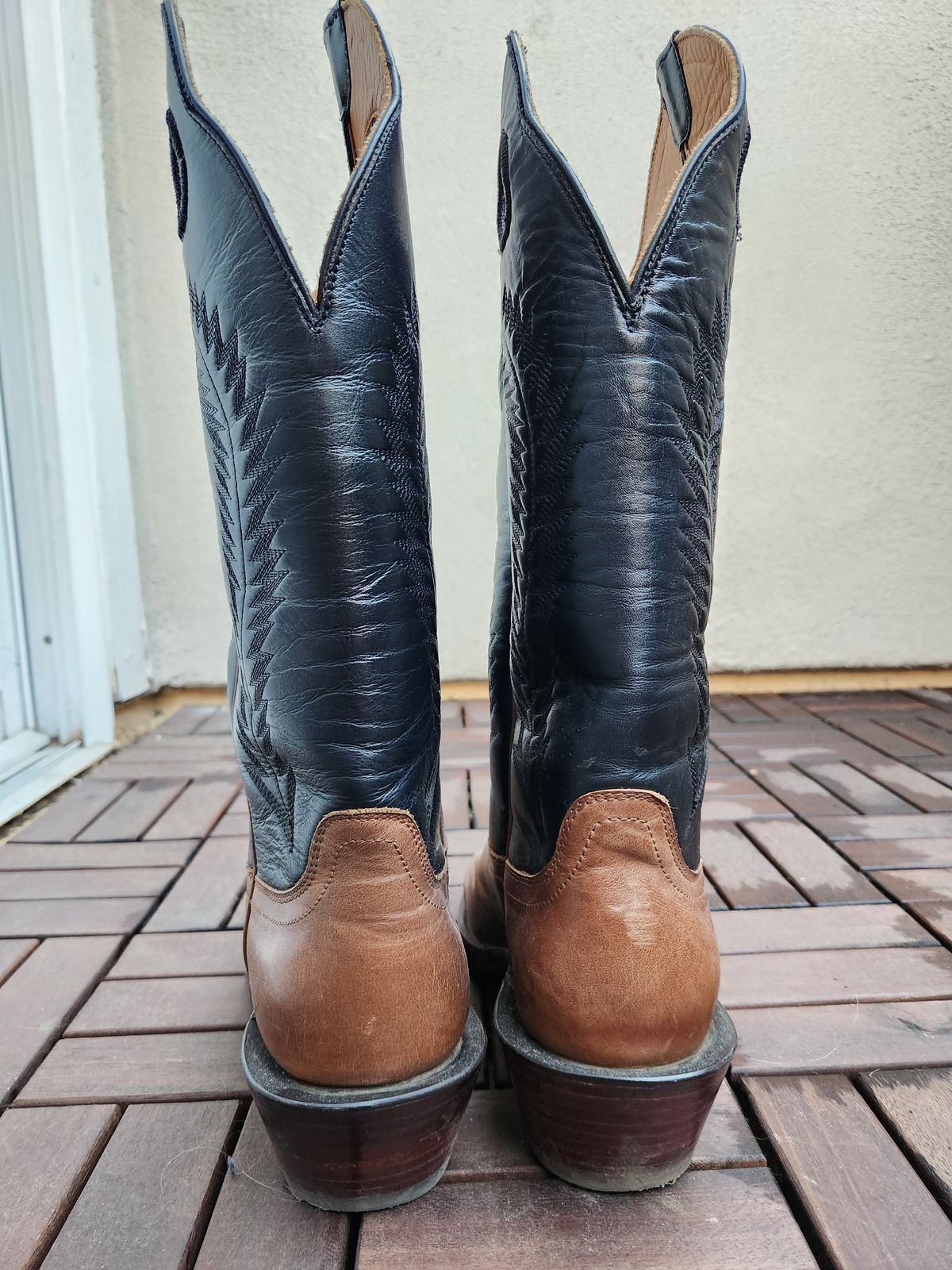 Photo by denimhound on December 5, 2023 of the Drew's Boots The Trevor in Unknown Leather.
