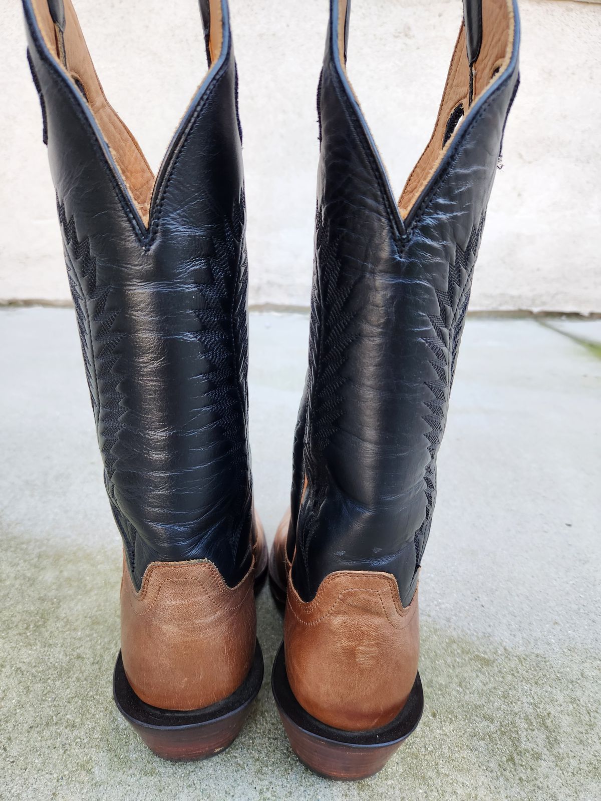 Photo by denimhound on January 6, 2024 of the Drew's Boots The Trevor in Unknown Leather.
