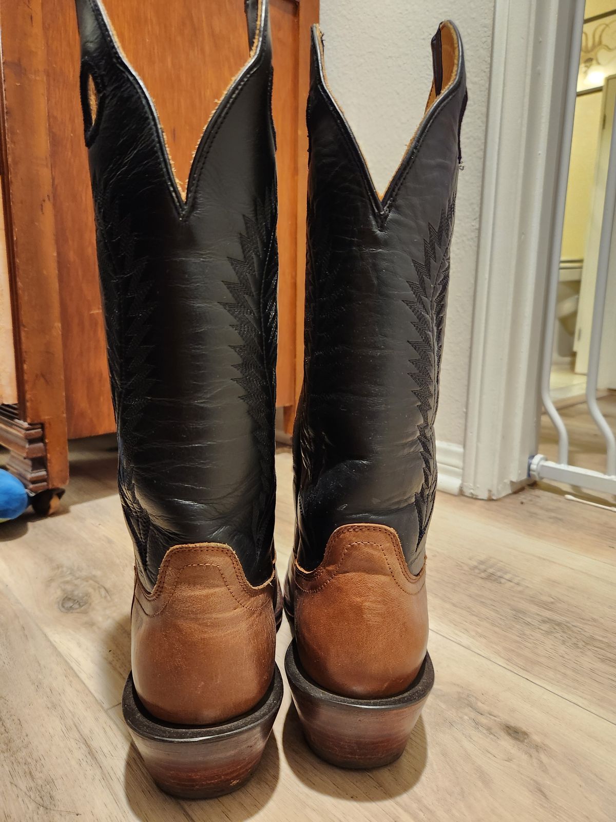 Photo by denimhound on February 6, 2024 of the Drew's Boots The Trevor in Unknown Leather.