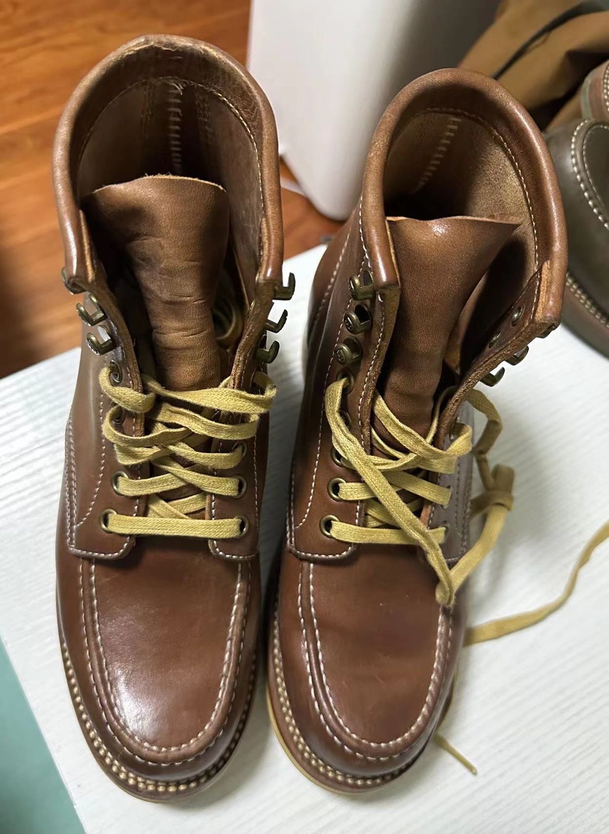 Photo by johnlovesboots on November 2, 2023 of the Flame Panda Moc Toe in Shinki Tan Latigo Horsehide.
