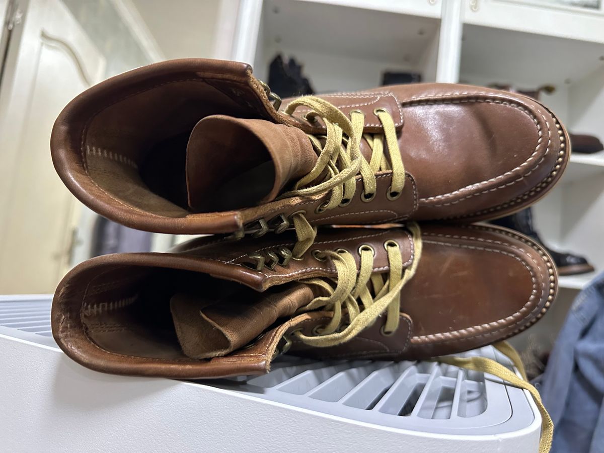 Photo by johnlovesboots on December 4, 2023 of the Flame Panda Moc Toe in Shinki Tan Latigo Horsehide.