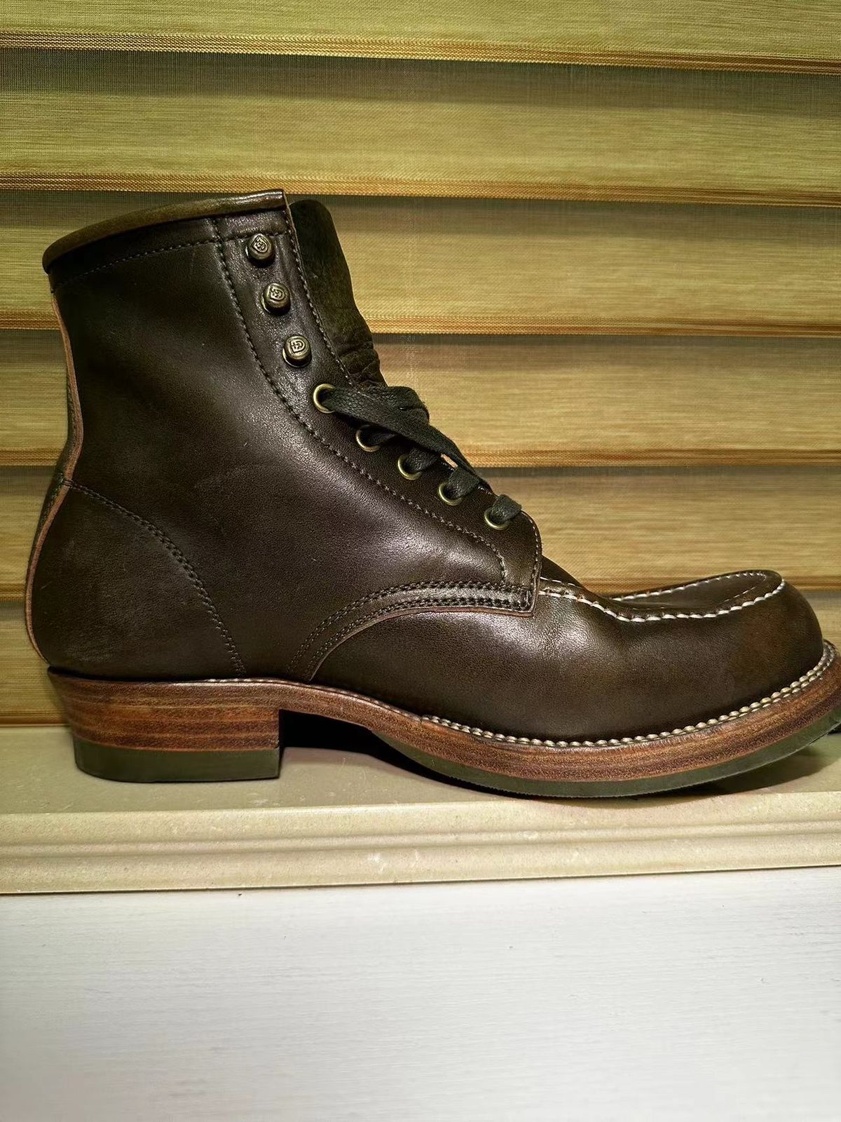 Photo by johnlovesboots on November 2, 2023 of the Flame Panda Moc Toe in Shinki Olive Oiled Horsebutt.