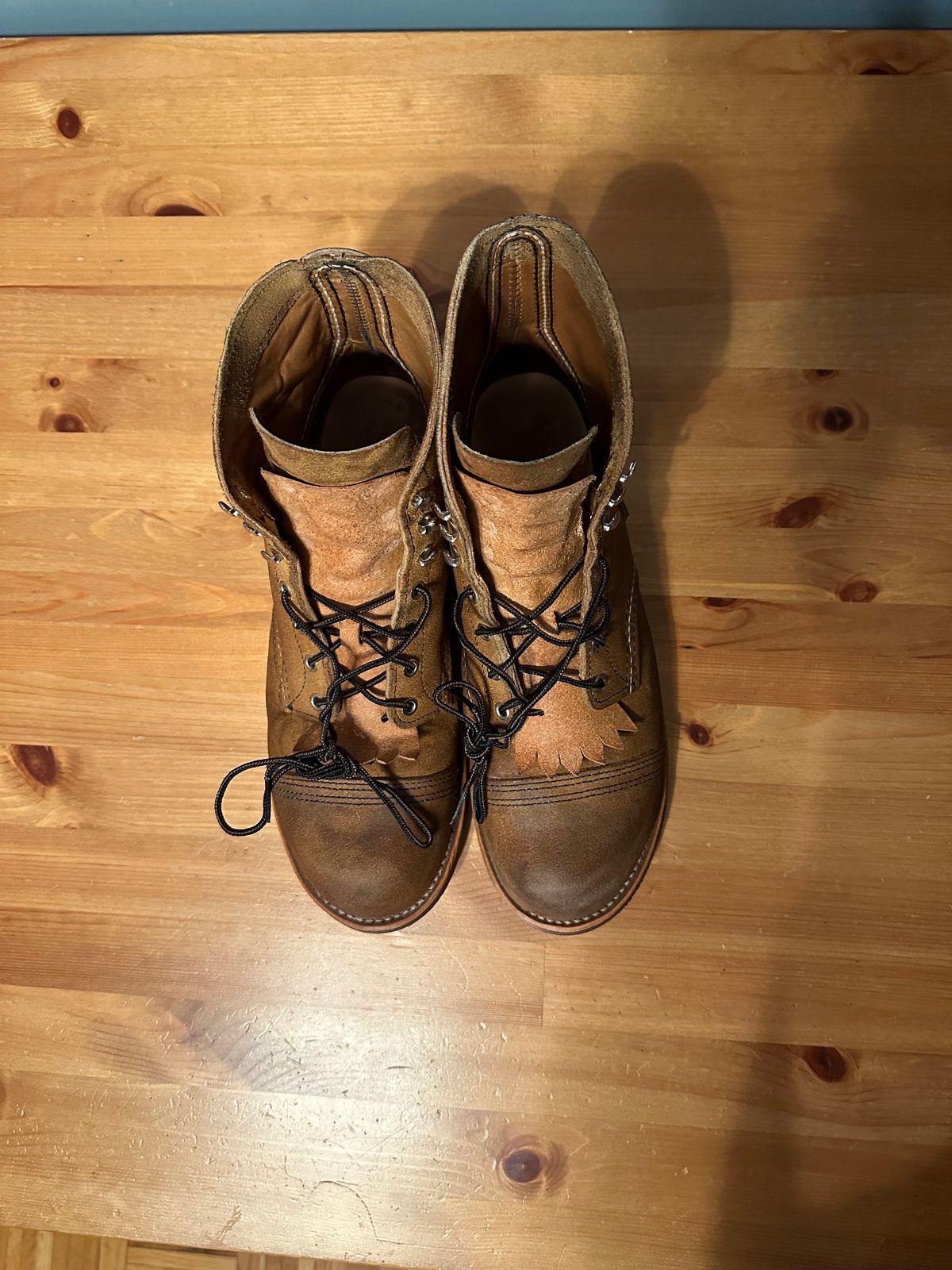 Photo by Butters0422 on December 6, 2023 of the Red Wing Iron Ranger in S.B. Foot Hawthorne Muleskinner.