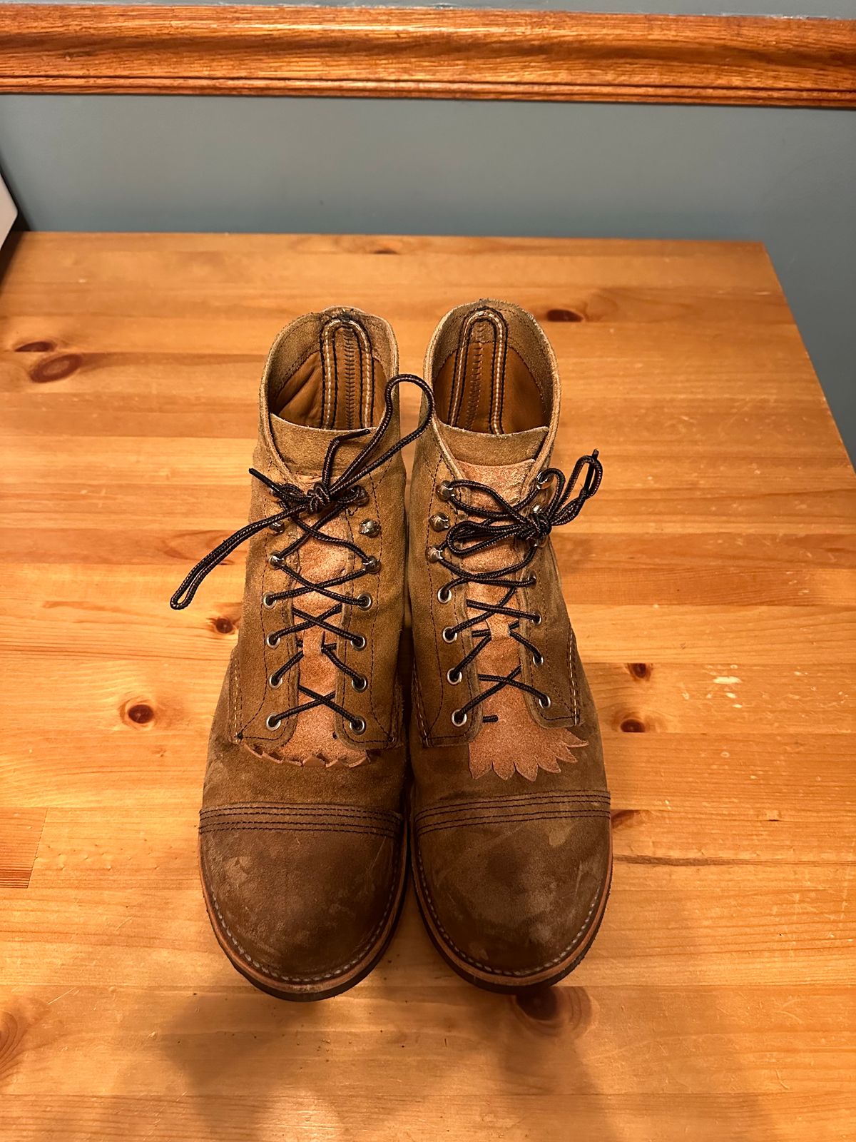 Photo by Butters0422 on January 4, 2024 of the Red Wing Iron Ranger in S.B. Foot Hawthorne Muleskinner.