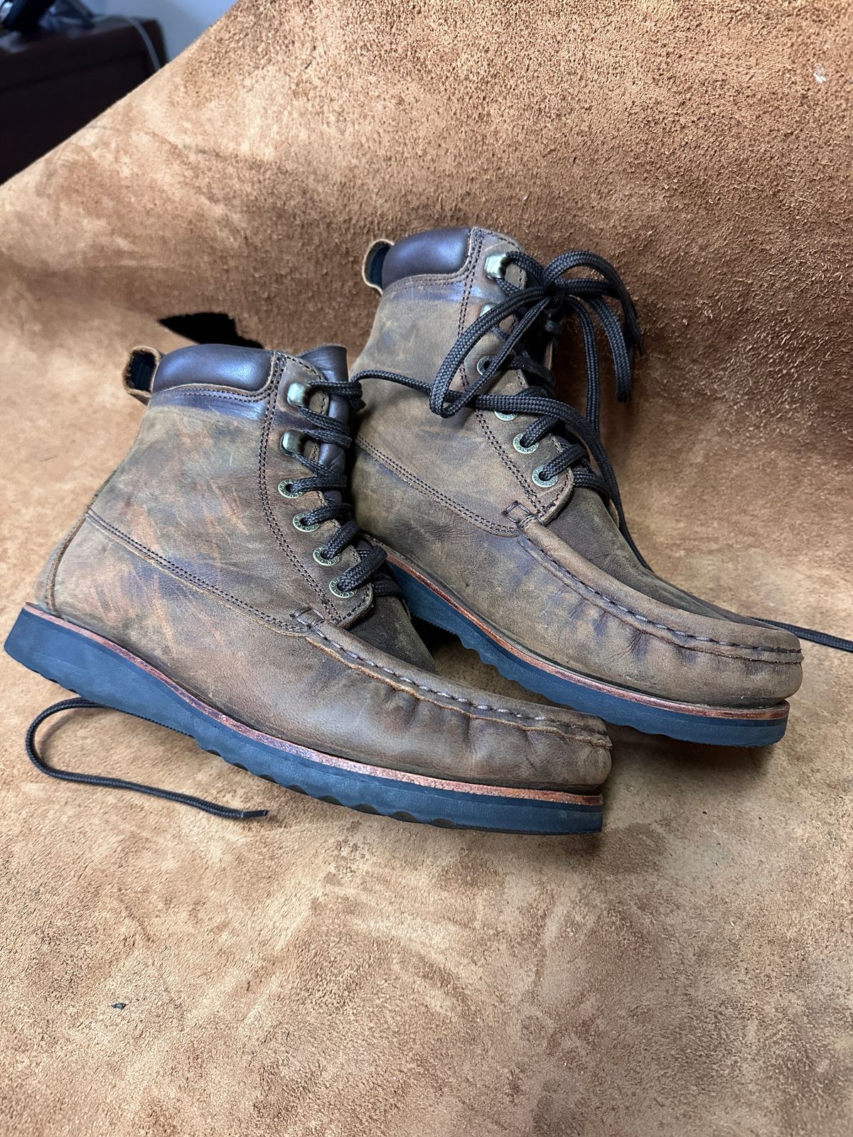 Photo by garethcrouch on February 4, 2025 of the Jim Green Meander Moc Toe in Bronco Brown.
