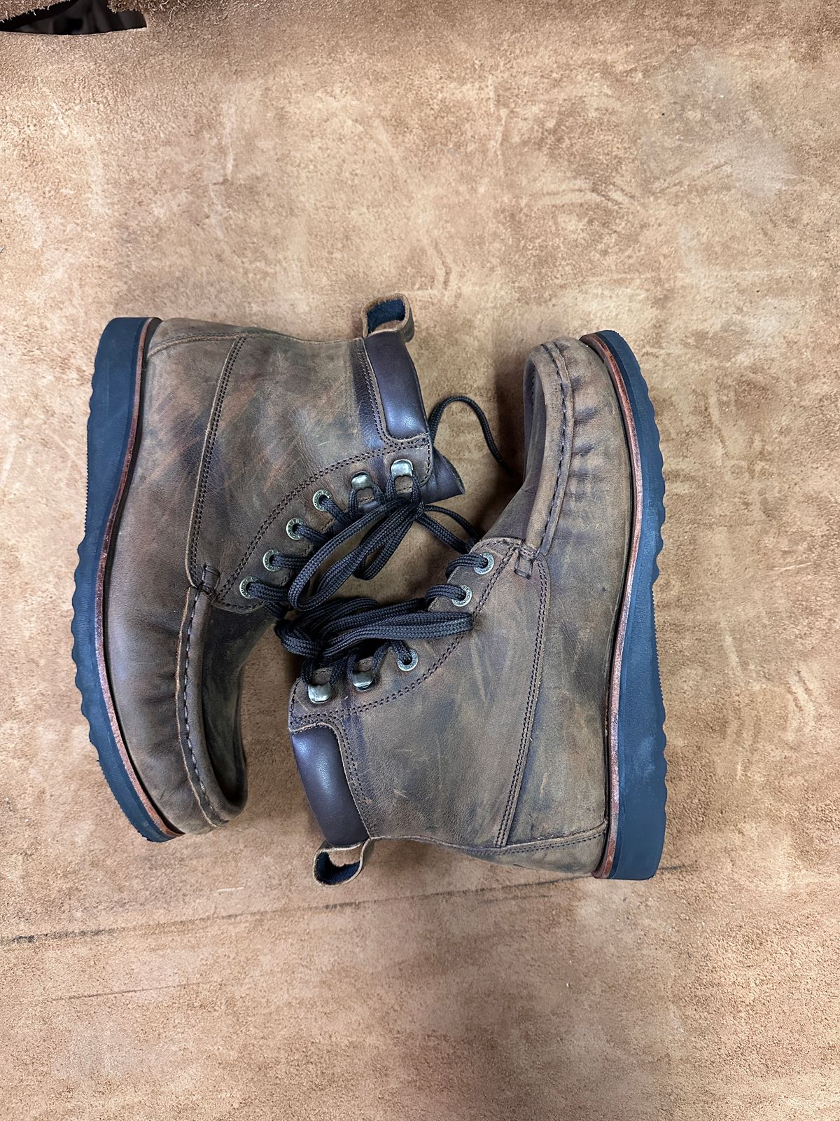 Photo by garethcrouch on February 4, 2025 of the Jim Green Meander Moc Toe in Bronco Brown.