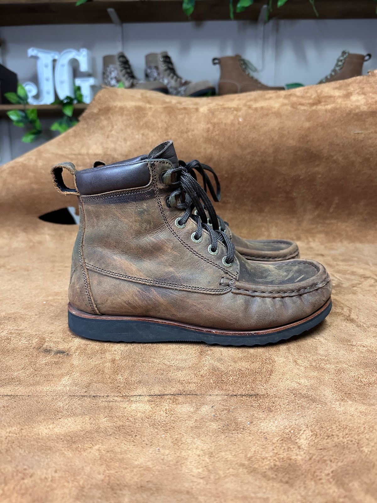 Photo by garethcrouch on February 4, 2025 of the Jim Green Meander Moc Toe in Bronco Brown.