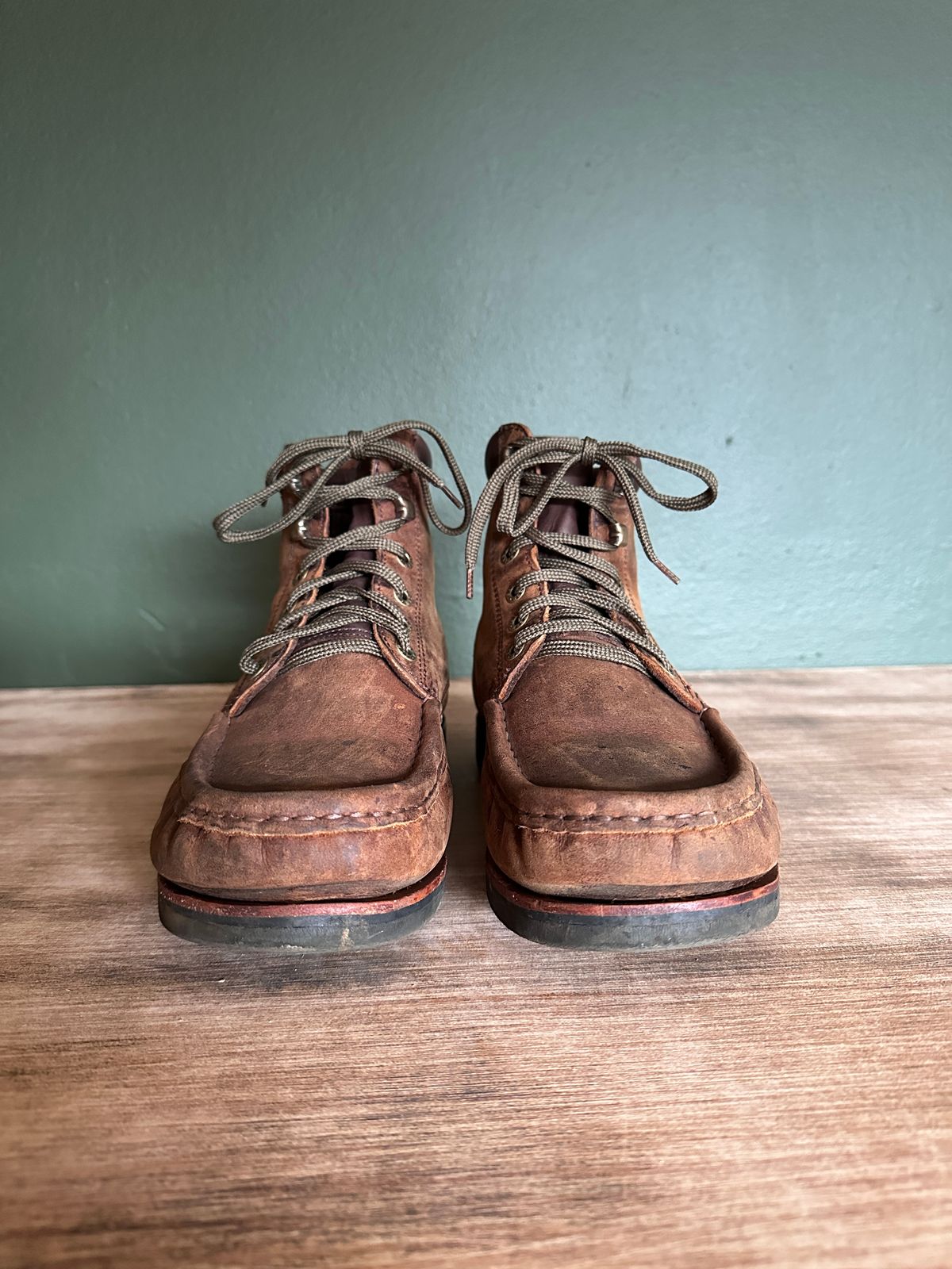 Photo by garethcrouch on March 4, 2025 of the Jim Green Meander Moc Toe in Bronco Brown.