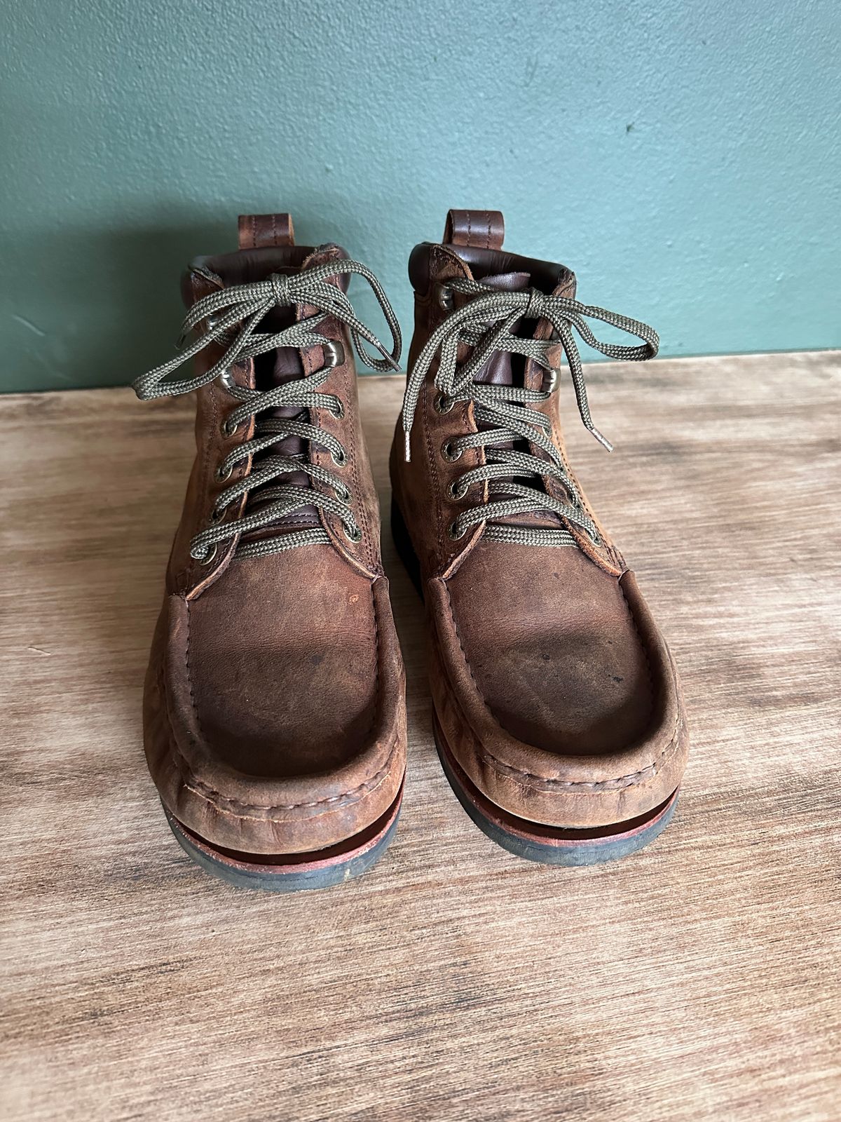 Photo by garethcrouch on March 4, 2025 of the Jim Green Meander Moc Toe in Bronco Brown.