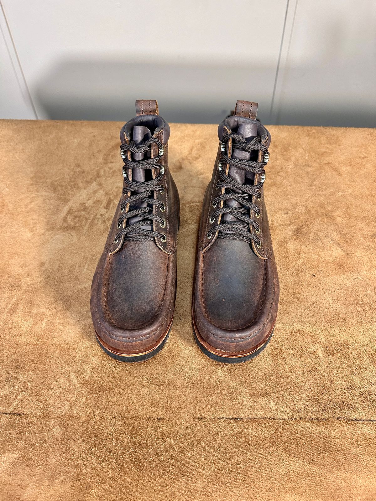 Photo by garethcrouch on October 1, 2024 of the Jim Green Meander Moc Toe in Bronco Brown.