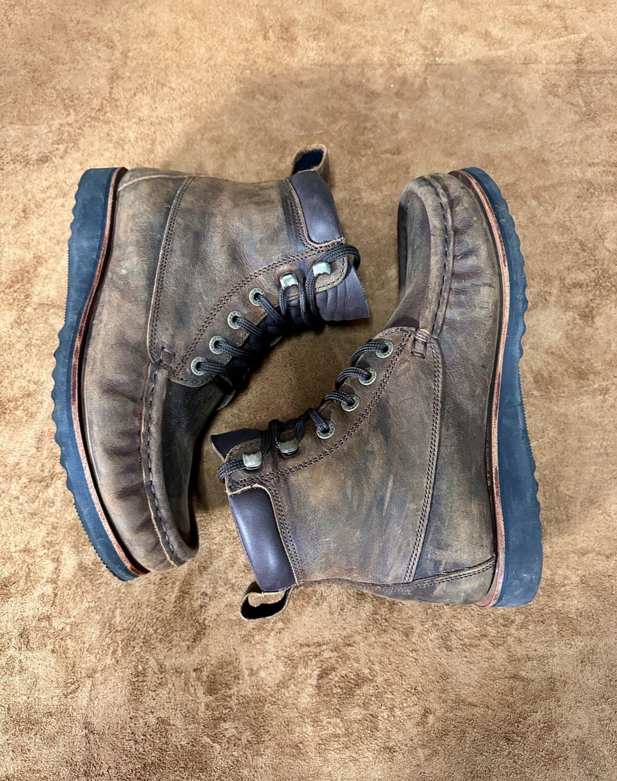 Photo by garethcrouch on November 5, 2024 of the Jim Green Meander Moc Toe in Bronco Brown.