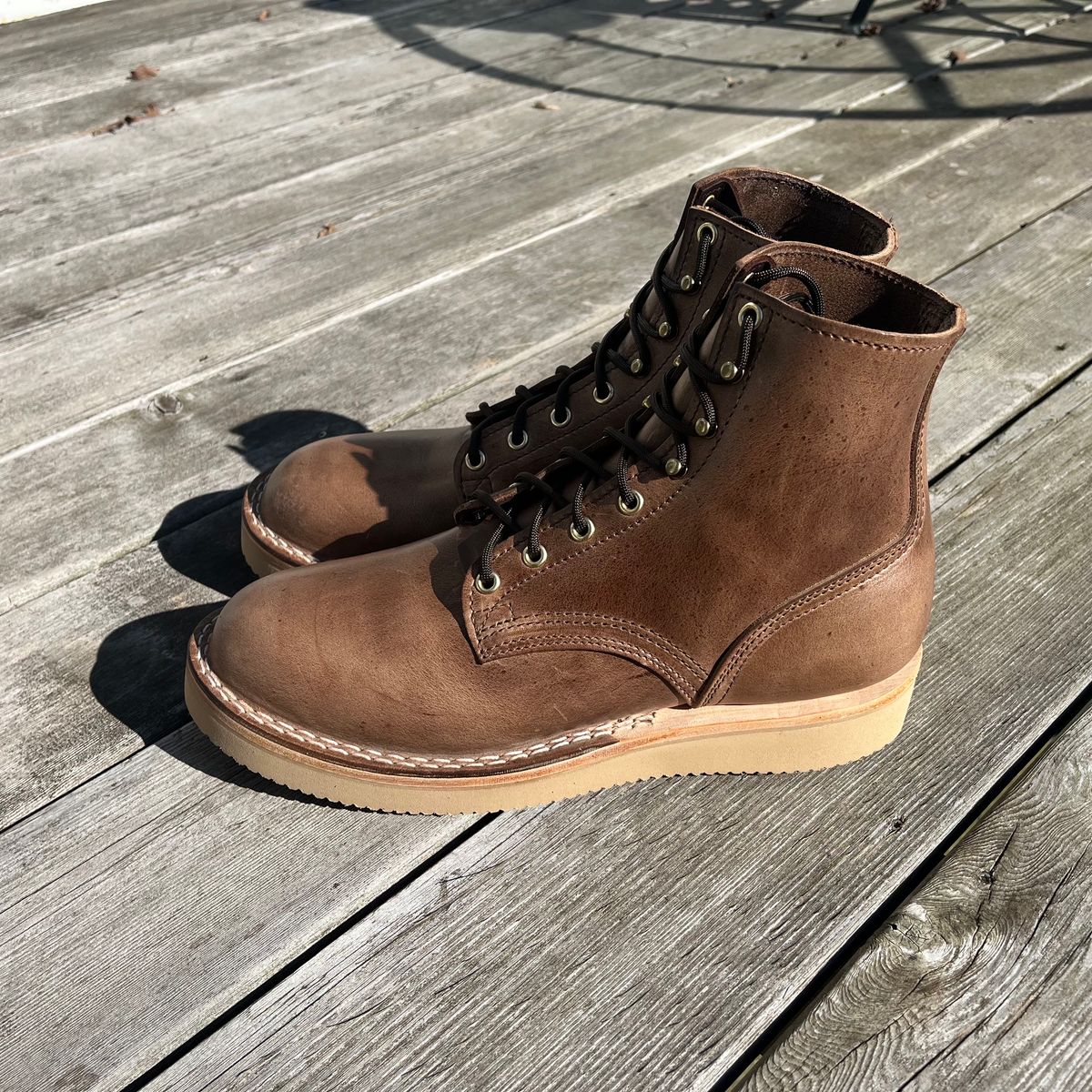 Photo by Iron_Burnside on October 1, 2023 of the Nicks Free Range in Horween Natural Chromexcel.