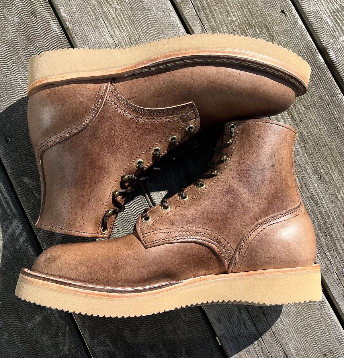 Photo by Iron_Burnside on October 1, 2023 of the Nicks Free Range in Horween Natural Chromexcel.