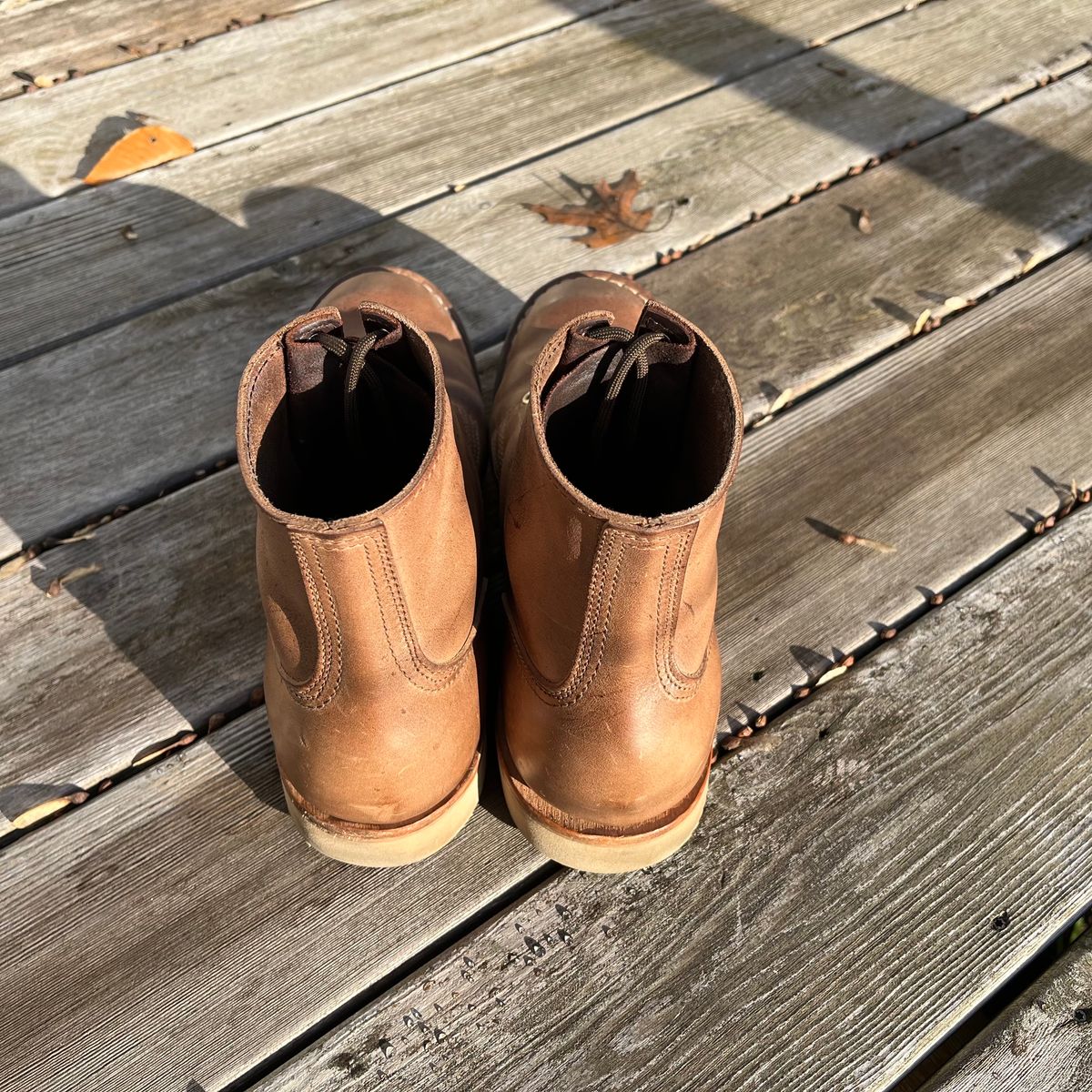 Photo by Iron_Burnside on November 3, 2023 of the Nicks Free Range in Horween Natural Chromexcel.