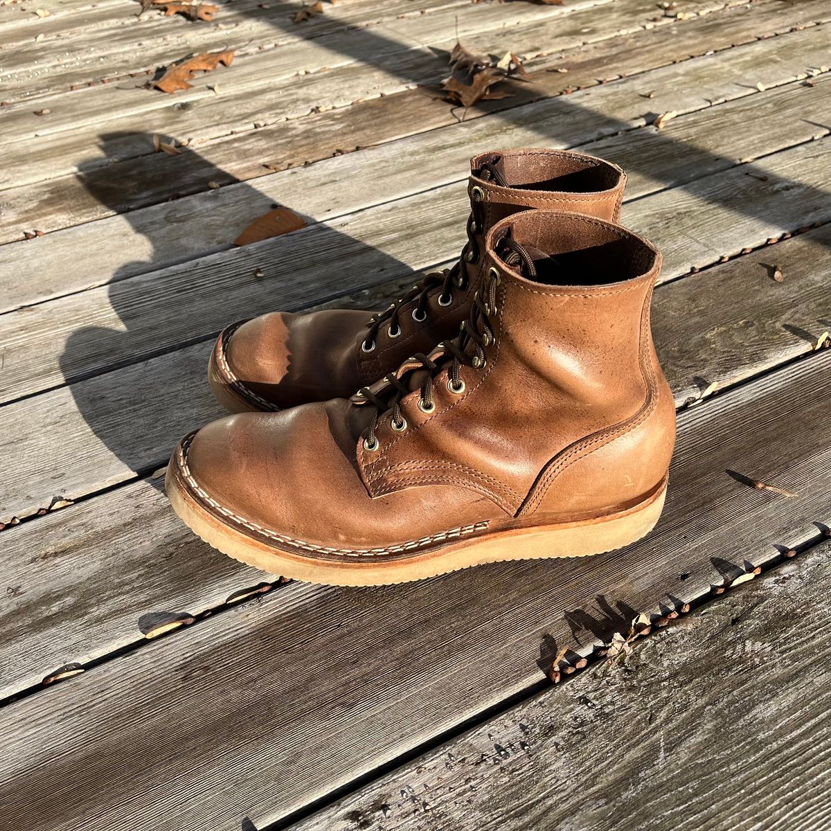 Photo by Iron_Burnside on November 3, 2023 of the Nicks Free Range in Horween Natural Chromexcel.