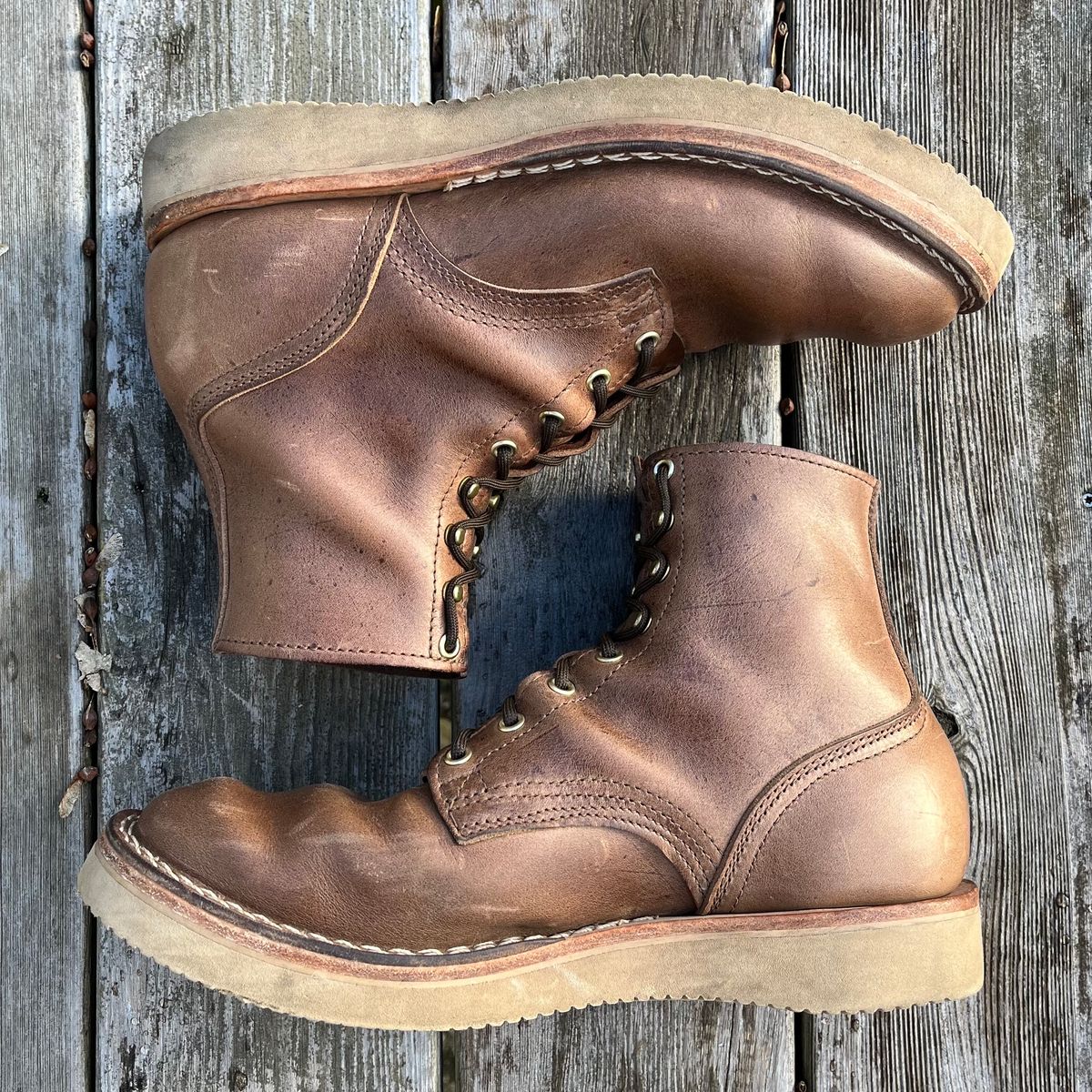 Photo by Iron_Burnside on November 3, 2023 of the Nicks Free Range in Horween Natural Chromexcel.