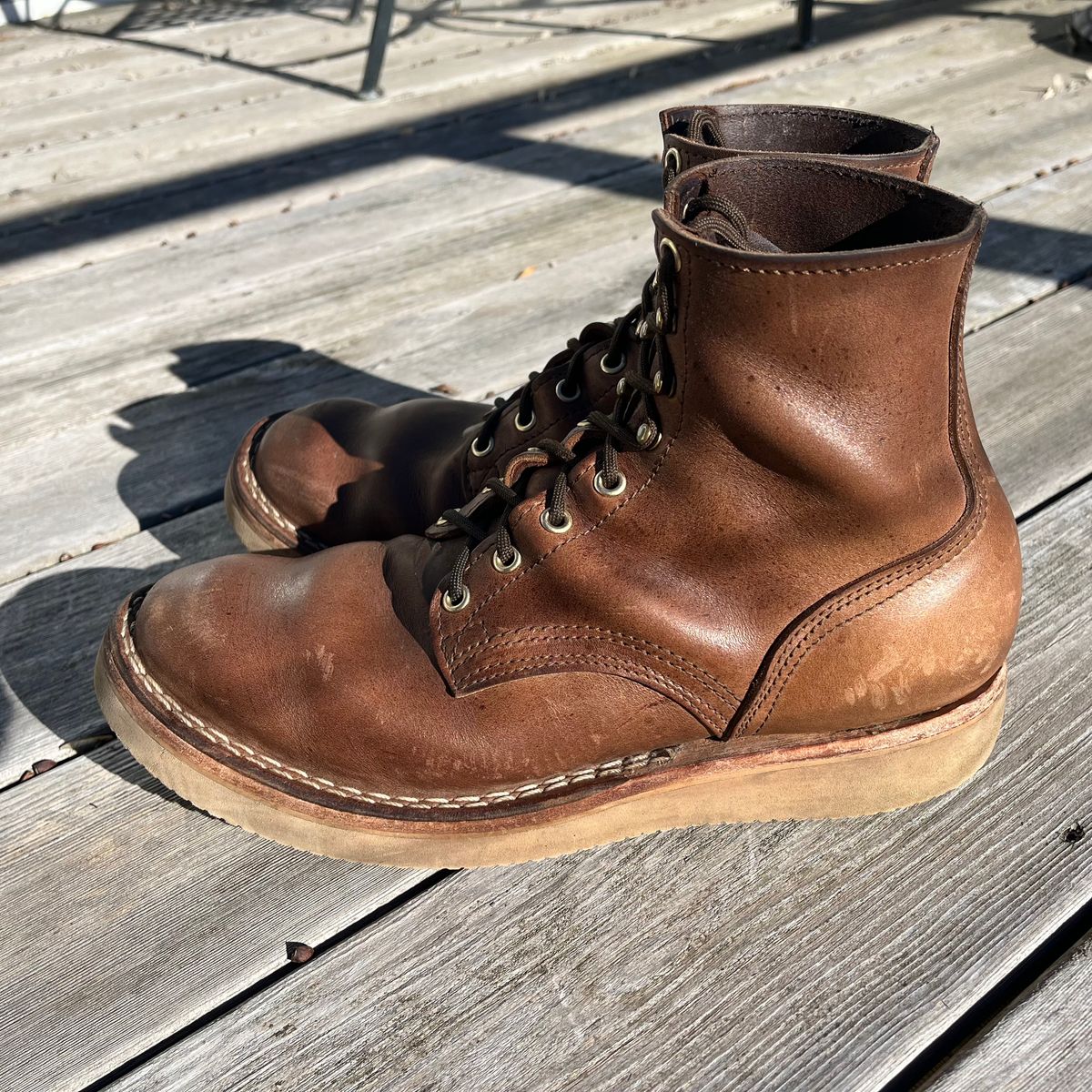 Photo by Iron_Burnside on March 3, 2024 of the Nicks Free Range in Horween Natural Chromexcel.