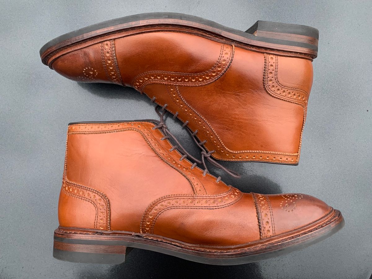 Photo by rubyjupiter on November 1, 2023 of the Allen Edmonds Hamilton in Walnut Calfskin.