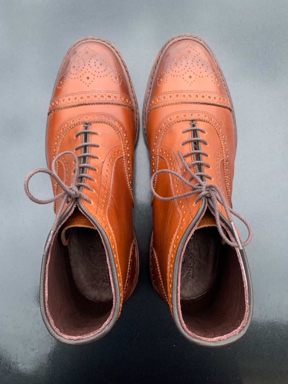 Photo by rubyjupiter on November 1, 2023 of the Allen Edmonds Hamilton in Walnut Calfskin.