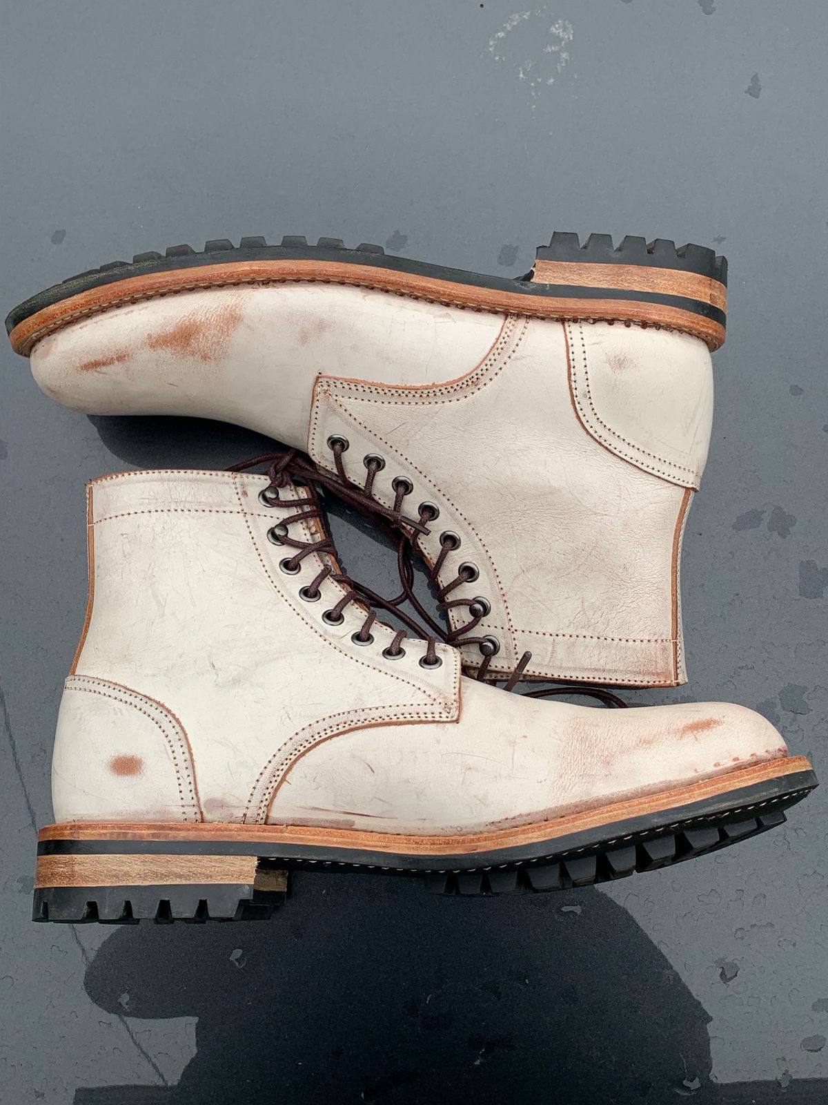 Photo by rubyjupiter on November 1, 2023 of the Oak Street Bootmakers Trench Boot in Volpi Whitewash Overdye Abetone.