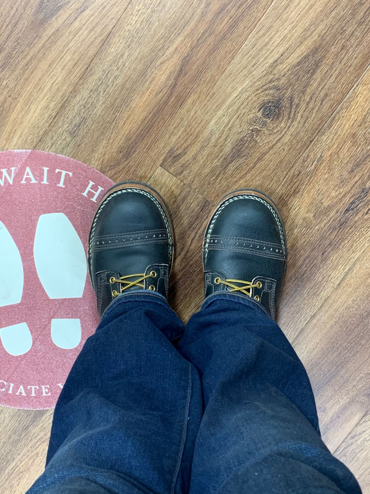 Photo by rubyjupiter on December 21, 2020 of the Wesco Warren Boot in Horween Navy Waxed Flesh.