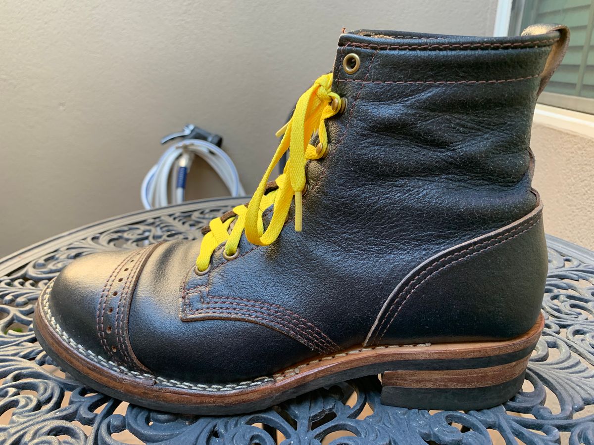 Photo by rubyjupiter on November 27, 2022 of the Wesco Warren Boot in Horween Navy Waxed Flesh.