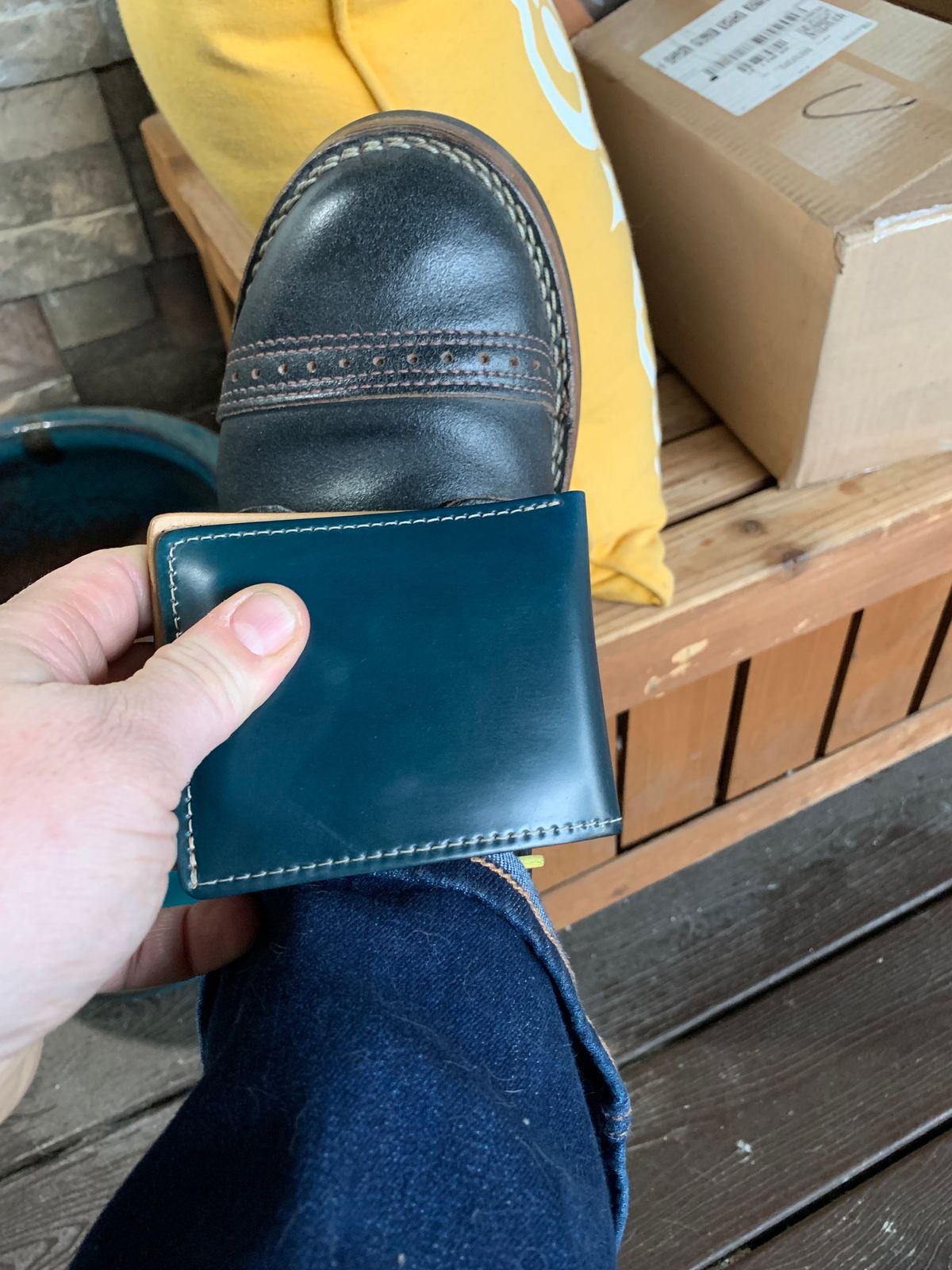 Photo by rubyjupiter on December 17, 2022 of the Wesco Warren Boot in Horween Navy Waxed Flesh.