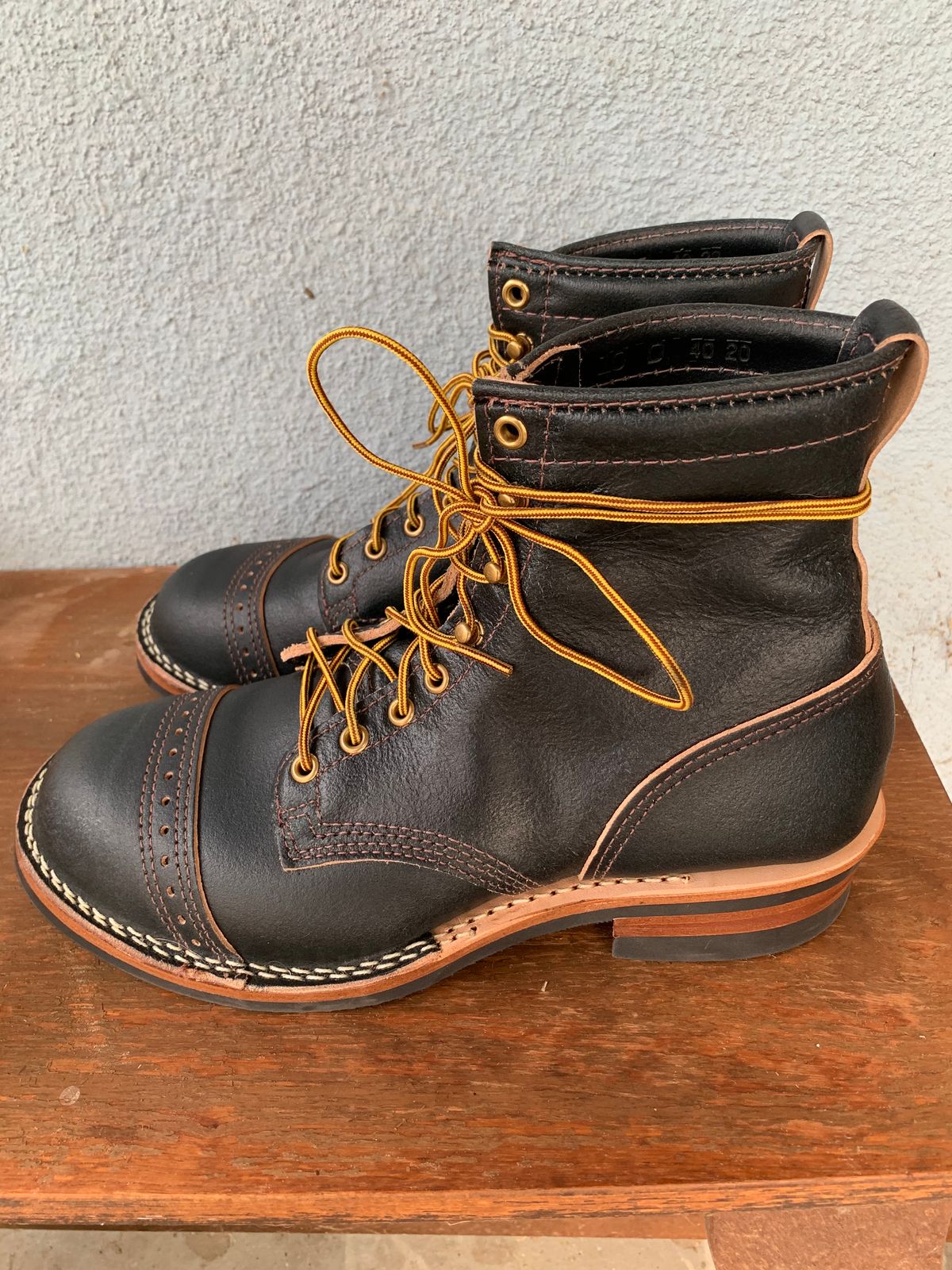 Photo by rubyjupiter on December 19, 2020 of the Wesco Warren Boot in Horween Navy Waxed Flesh.