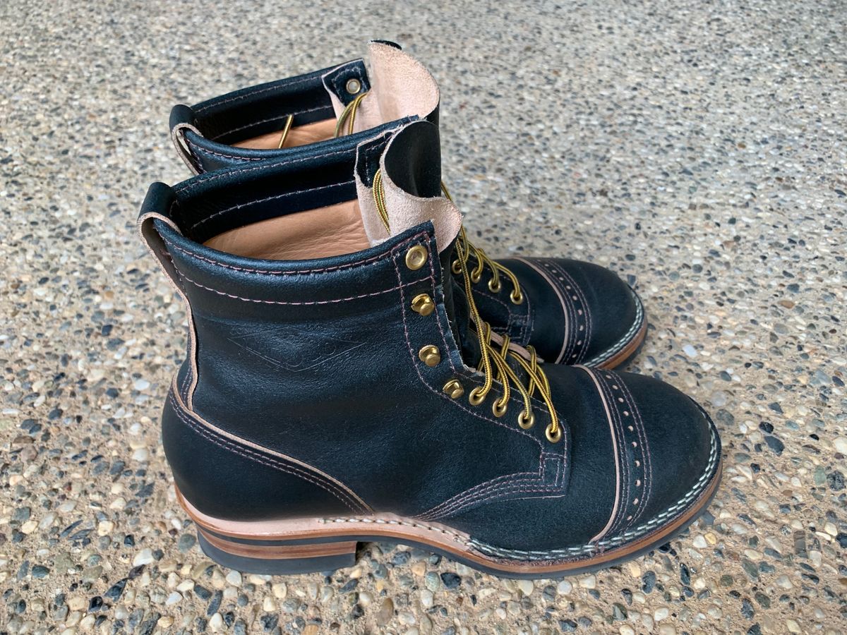 Photo by rubyjupiter on December 23, 2020 of the Wesco Warren Boot in Horween Navy Waxed Flesh.