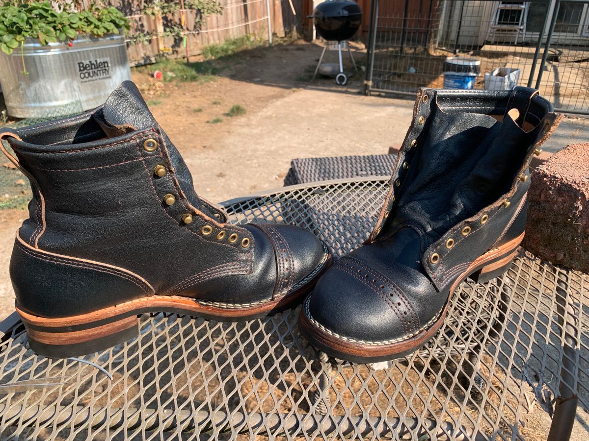 Photo by rubyjupiter on October 15, 2022 of the Wesco Warren Boot in Horween Navy Waxed Flesh.