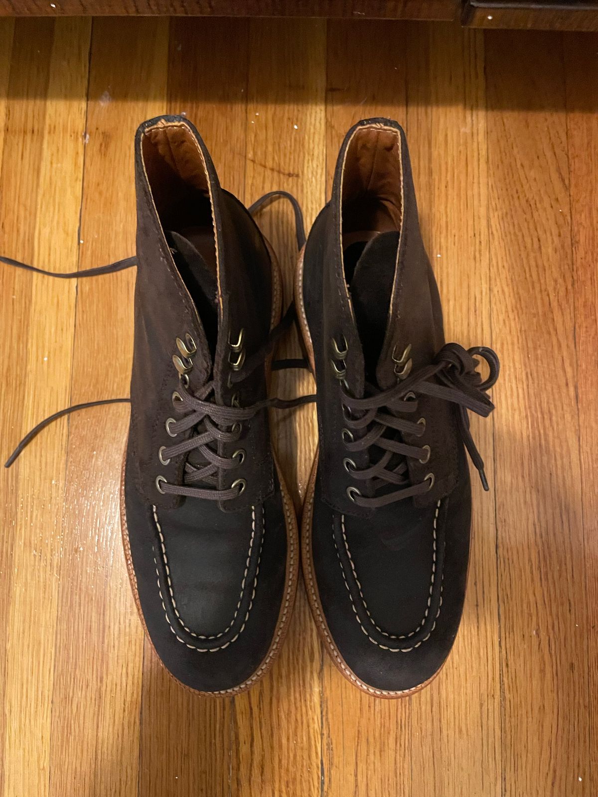 Photo by jimmyhundred on October 3, 2022 of the Grant Stone Brass Boot in C.F. Stead Earth Waxy Commander Suede.