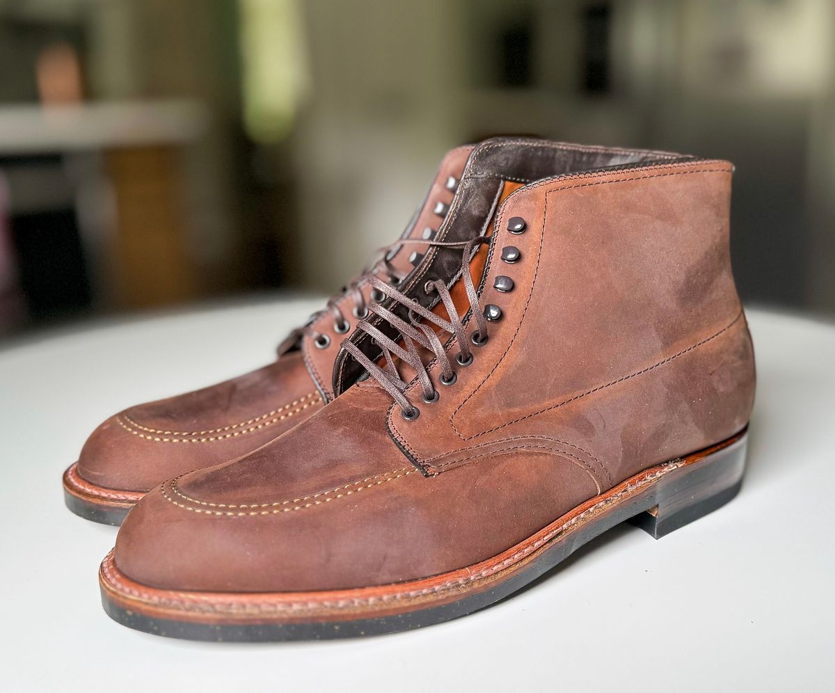 Photo by boots.bikes.rx on October 7, 2023 of the Alden Indy Boot in Horween Tobacco Smooth Chamois.