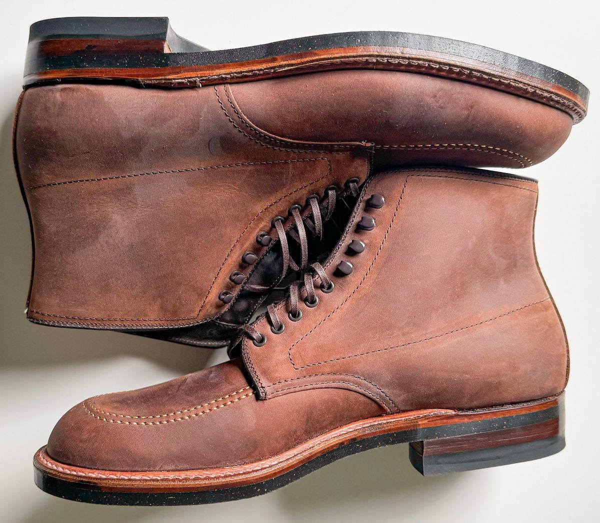 Photo by boots.bikes.rx on October 7, 2023 of the Alden Indy Boot in Horween Tobacco Smooth Chamois.