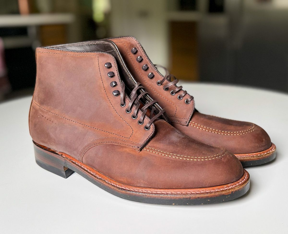 Photo by boots.bikes.rx on October 7, 2023 of the Alden Indy Boot in Horween Tobacco Smooth Chamois.