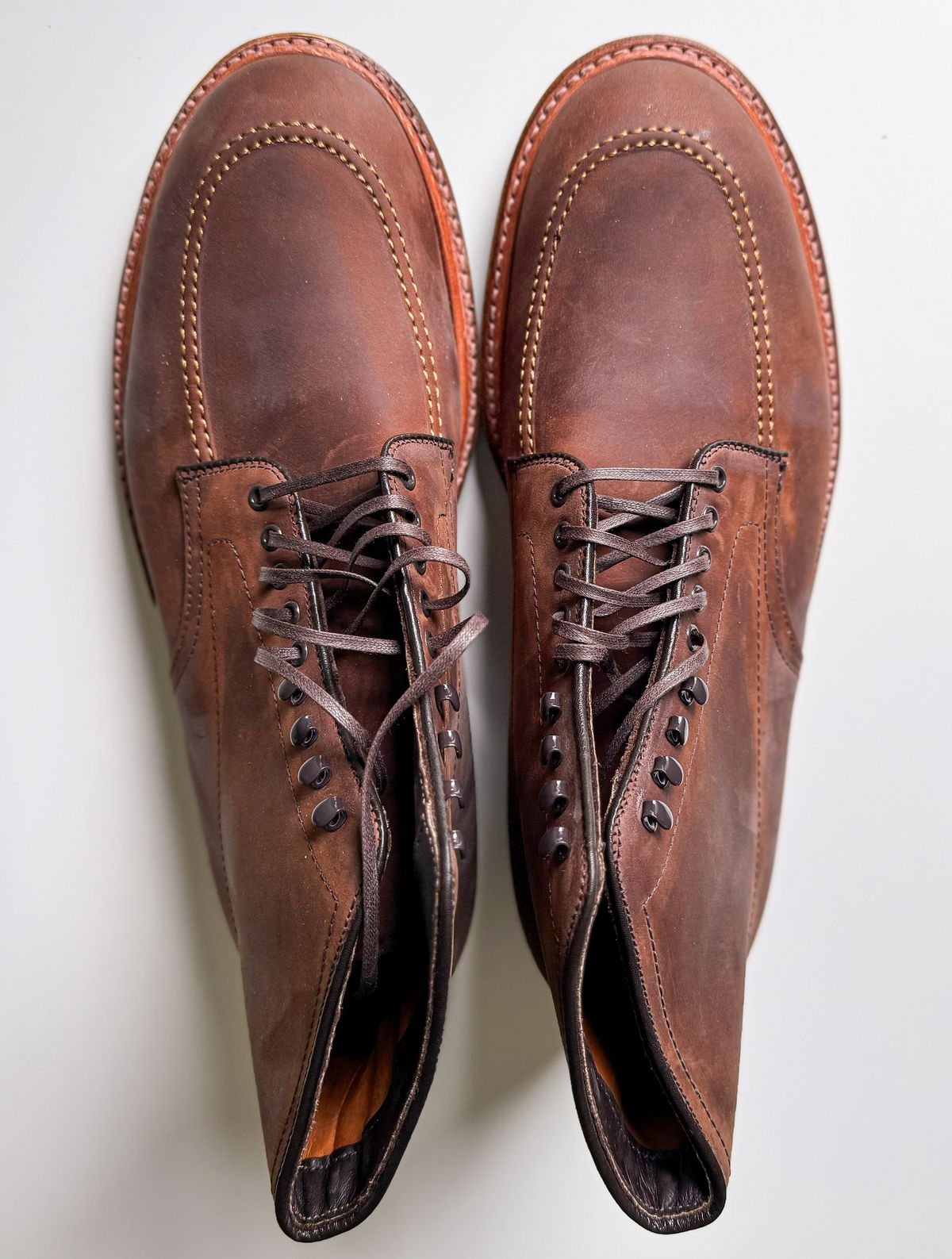 Photo by boots.bikes.rx on October 7, 2023 of the Alden Indy Boot in Horween Tobacco Smooth Chamois.