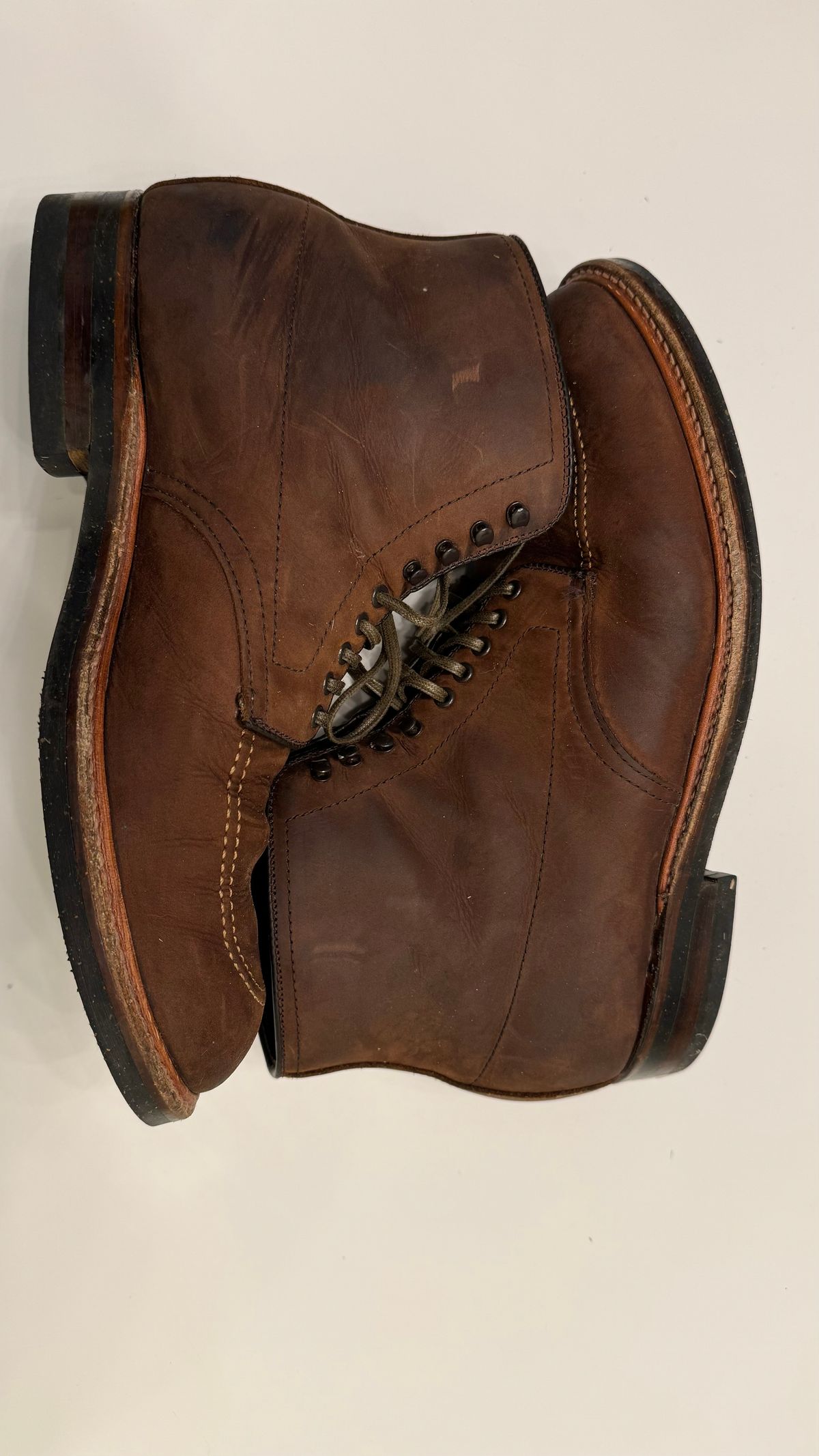 Photo by boots.bikes.rx on December 6, 2023 of the Alden Indy Boot in Horween Tobacco Smooth Chamois.