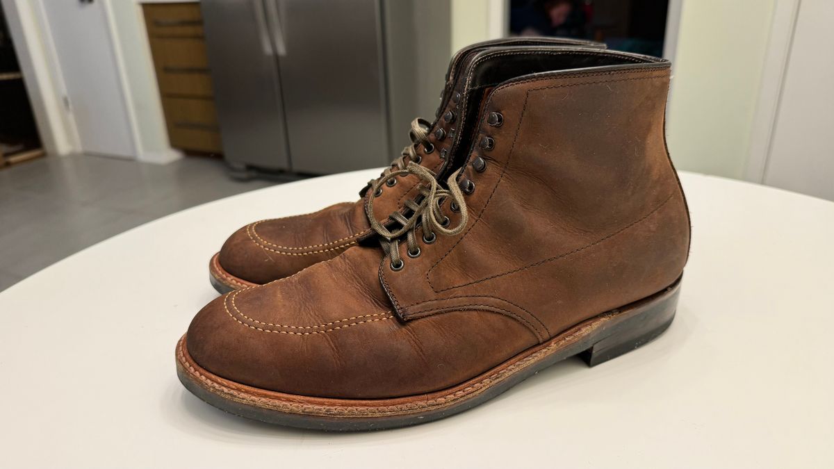 Photo by boots.bikes.rx on December 6, 2023 of the Alden Indy Boot in Horween Tobacco Smooth Chamois.