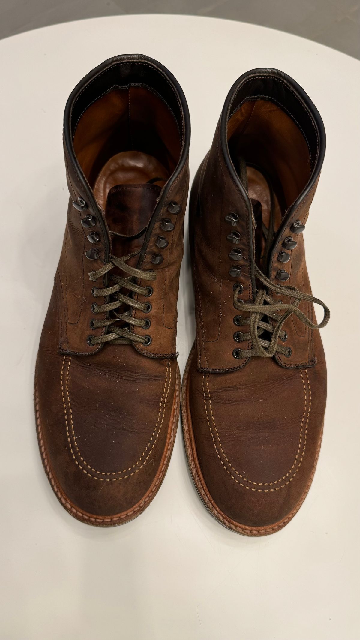 Photo by boots.bikes.rx on December 6, 2023 of the Alden Indy Boot in Horween Tobacco Smooth Chamois.